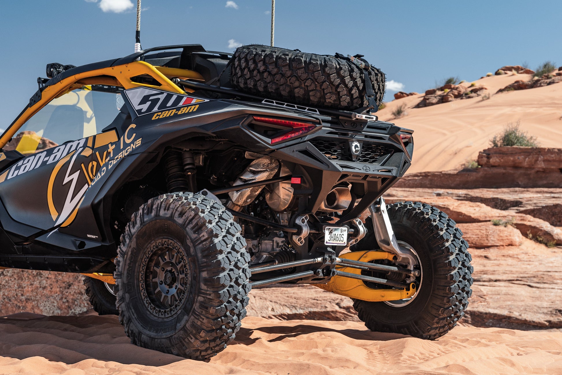 https://cdn.shopify.com/s/files/1/0749/1980/5228/files/2017-Canam-Maverick-R-elektricoffroad-4-Volt-bumper-baja-bed.jpg?v=1739578646