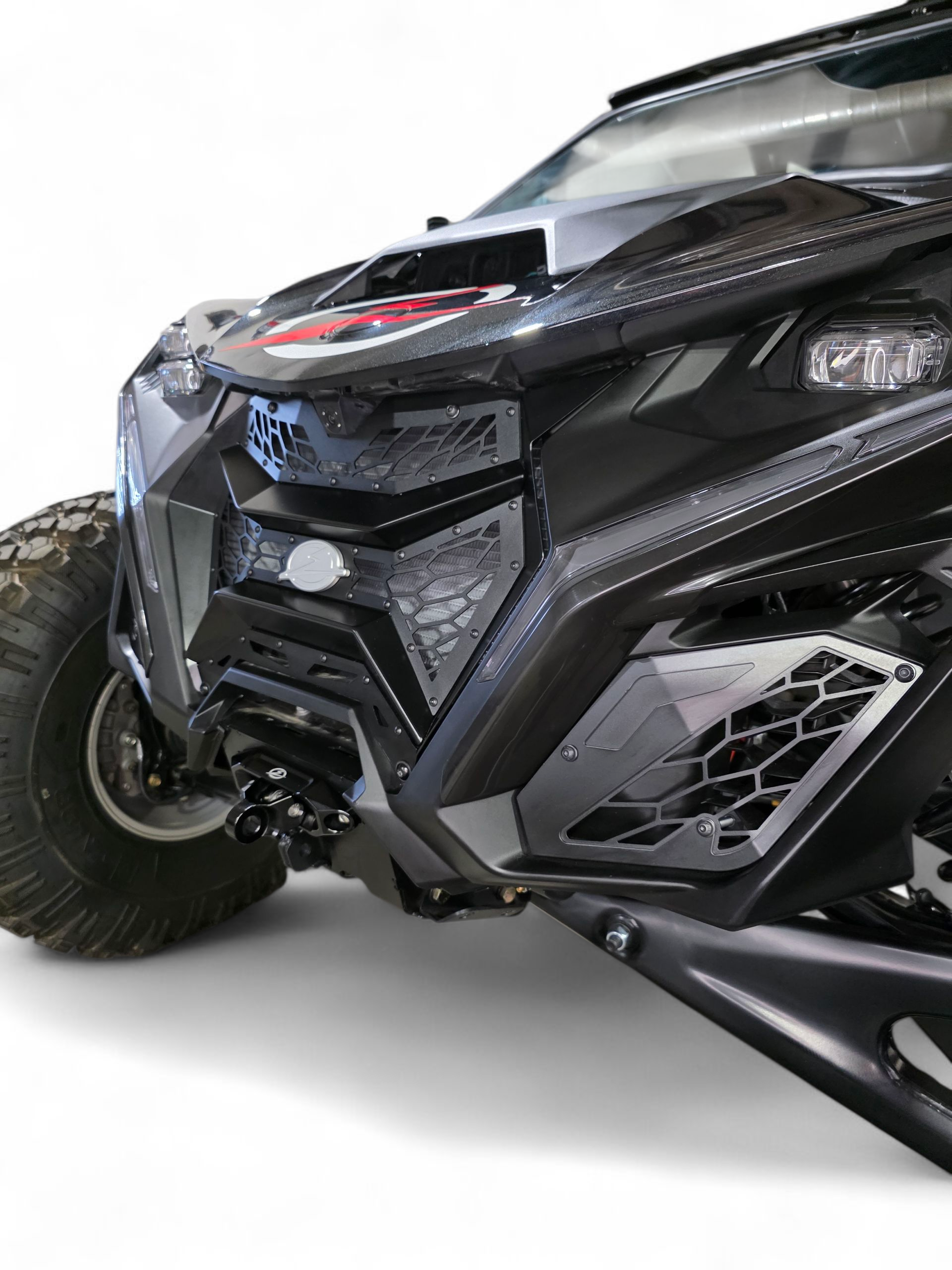 https://cdn.shopify.com/s/files/1/0749/1980/5228/files/2024_Can-amMaverickR3-pieceGrille.png?v=1763070731