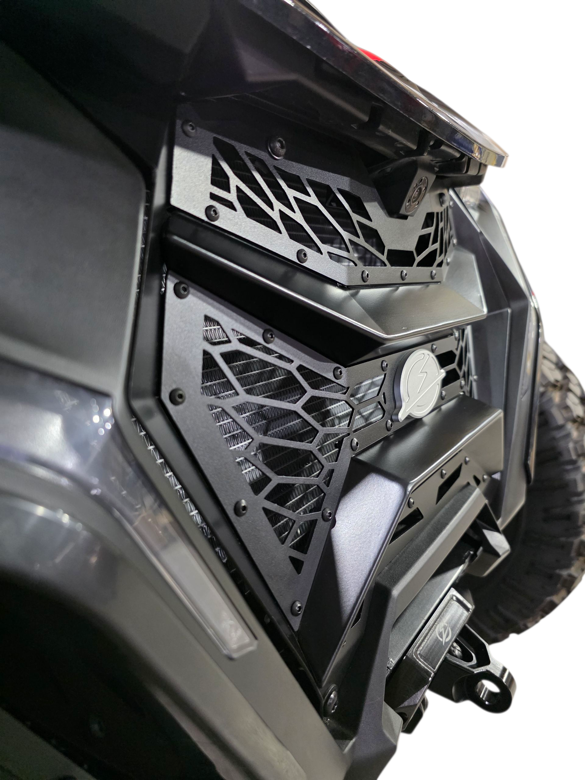 https://cdn.shopify.com/s/files/1/0749/1980/5228/files/2024_Can-amMaverickR3-pieceGrille19.png?v=1763070731