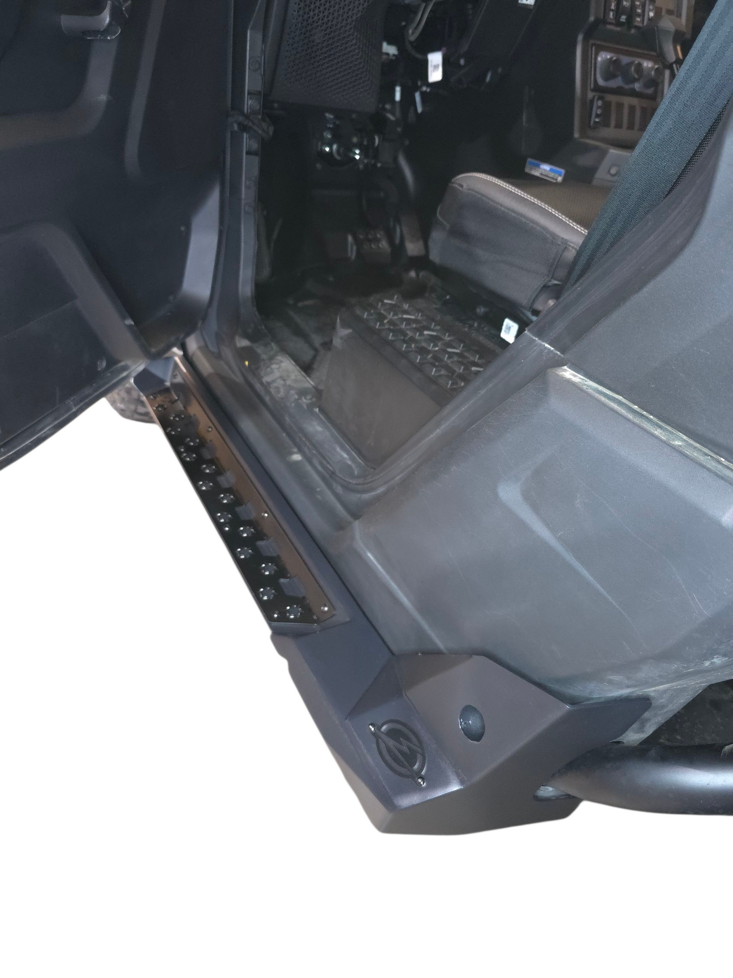 https://cdn.shopify.com/s/files/1/0749/1980/5228/files/2024_PolarisXpedition2seatRockSteps7.png?v=1768002460