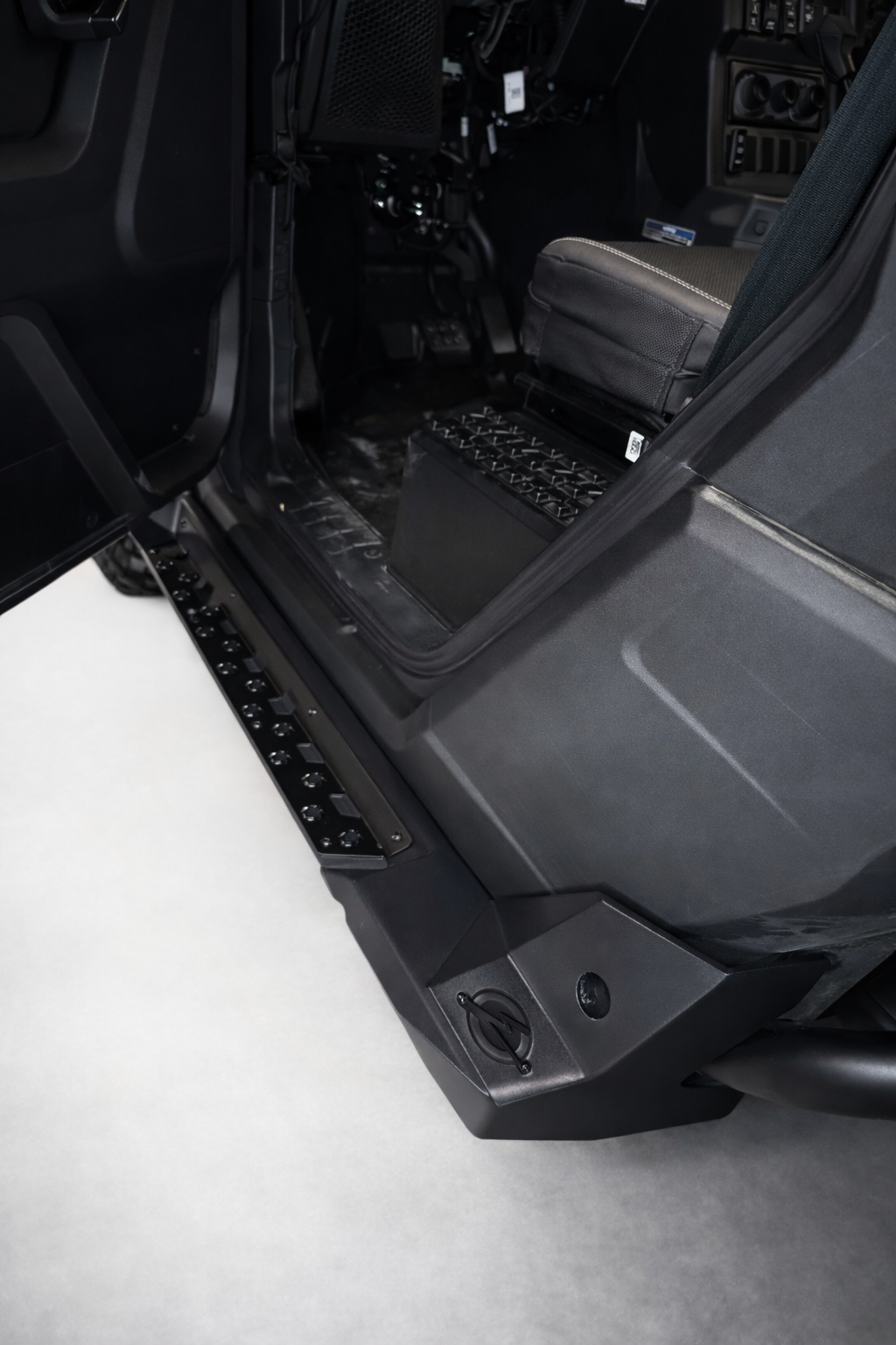 https://cdn.shopify.com/s/files/1/0749/1980/5228/files/2024_Polaris_Xpedition_2_seat_Rock_Steps_5.png?v=1768002536
