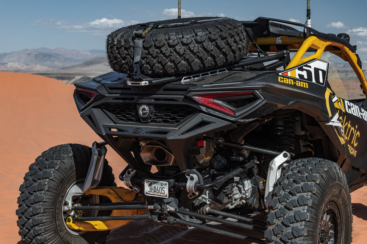 https://cdn.shopify.com/s/files/1/0749/1980/5228/files/2025-Canam-Maverick-R-elektricoffroad-10-Volt-bumper-baja-bed.jpg?v=1739578648