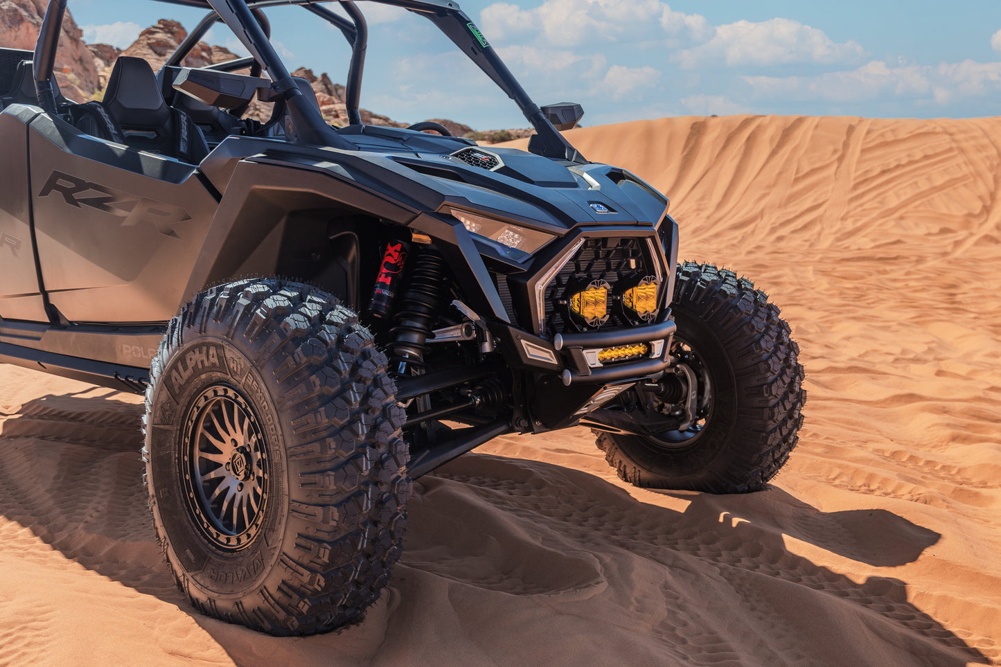 https://cdn.shopify.com/s/files/1/0749/1980/5228/files/2025-Polaris-RZR-PROR-elektricoffroad-16-Baja-front-winch-bumper.jpg?v=1738026151
