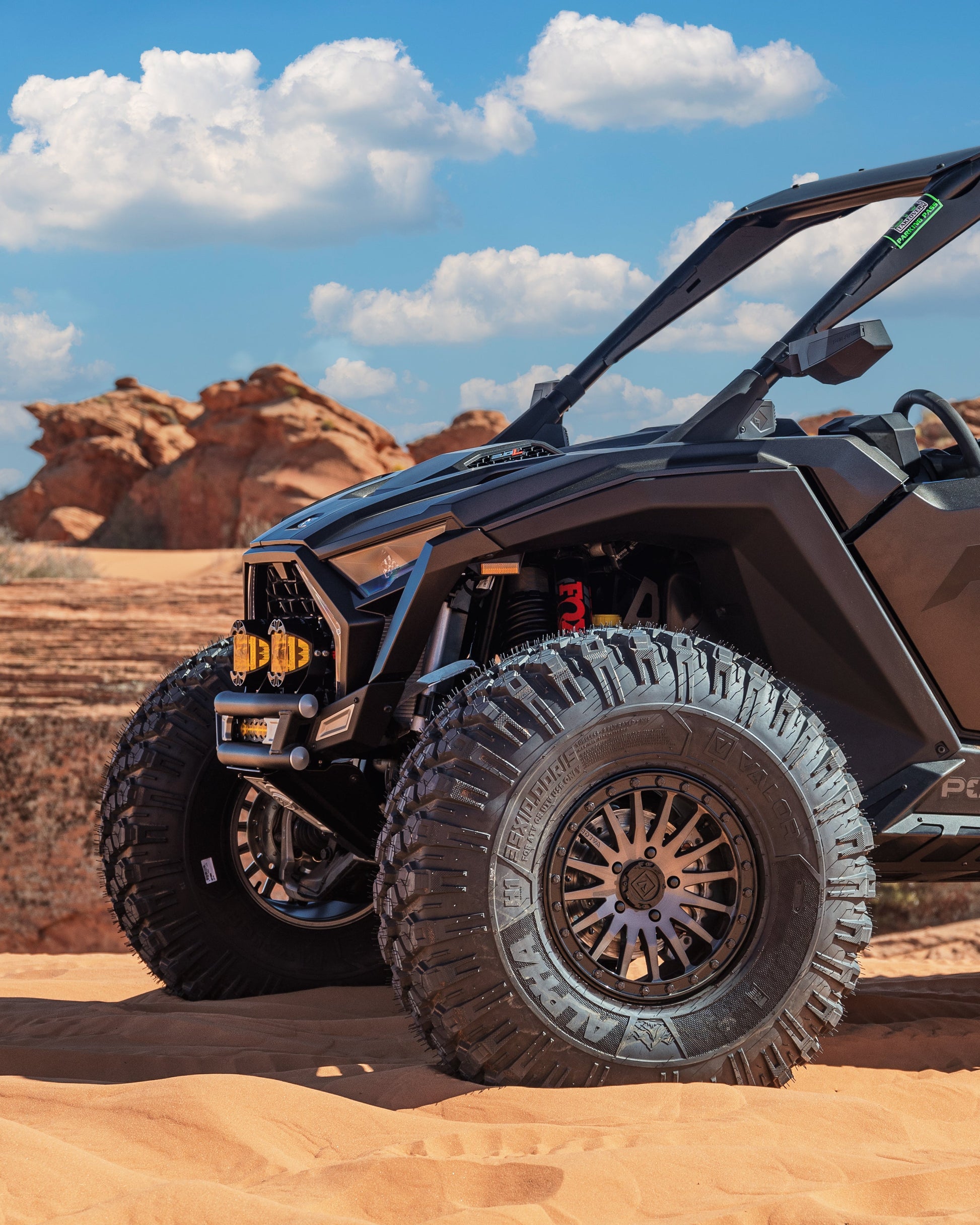 https://cdn.shopify.com/s/files/1/0749/1980/5228/files/2025-Polaris-RZR-PROR-elektricoffroad-3-Baja-front-winch-bumper.jpg?v=1738026150