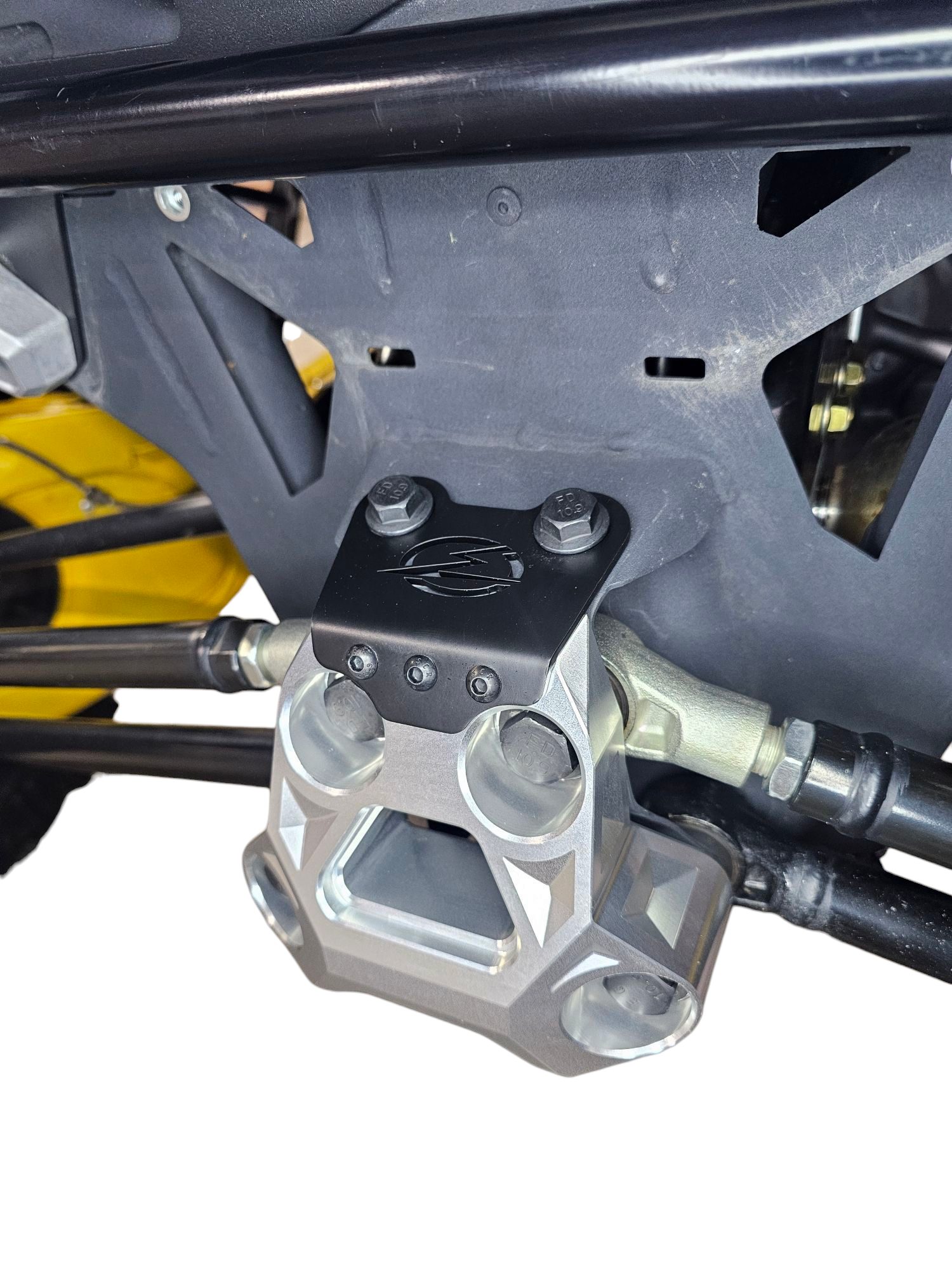 https://cdn.shopify.com/s/files/1/0749/1980/5228/files/24_Can-am_Maverick_R_Billet_Radius_Rod_Plate_CL21.png?v=1753502212