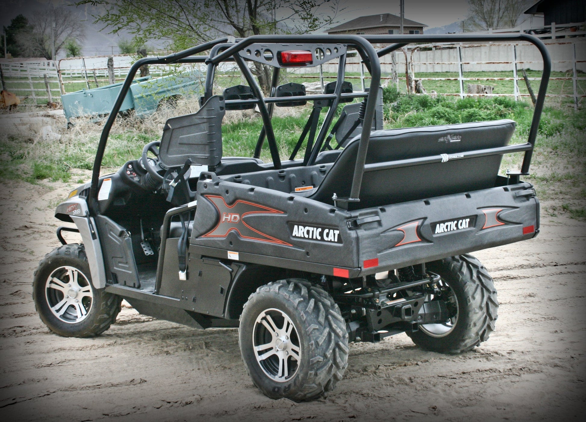 https://cdn.shopify.com/s/files/1/0366/5541/products/Arctic_Cat_Prowler_HDX_Back_View.jpeg?v=1710440852
