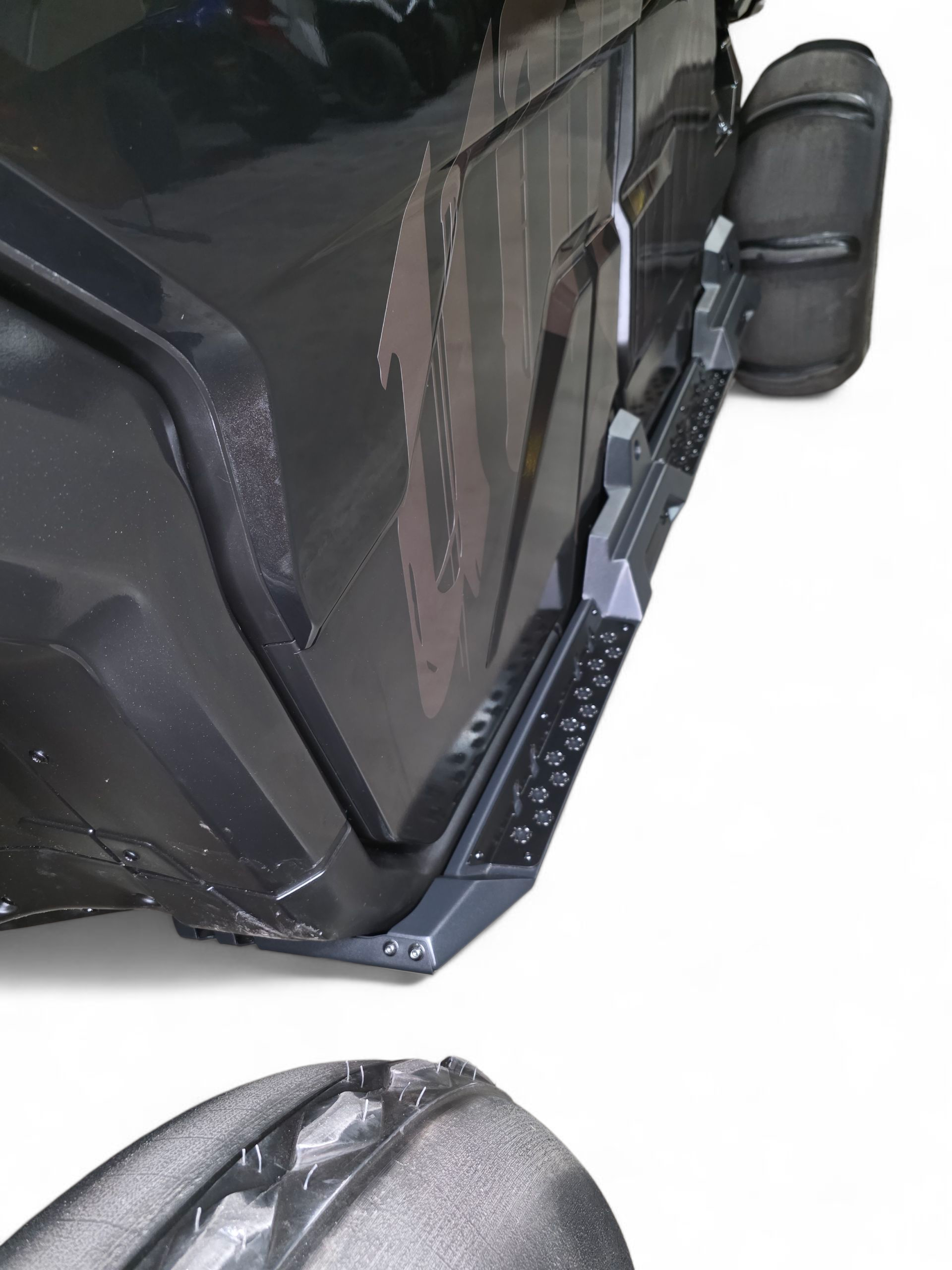 Can-Am Defender HD10 Rock Steps 4-Seat Hammer Black Finish