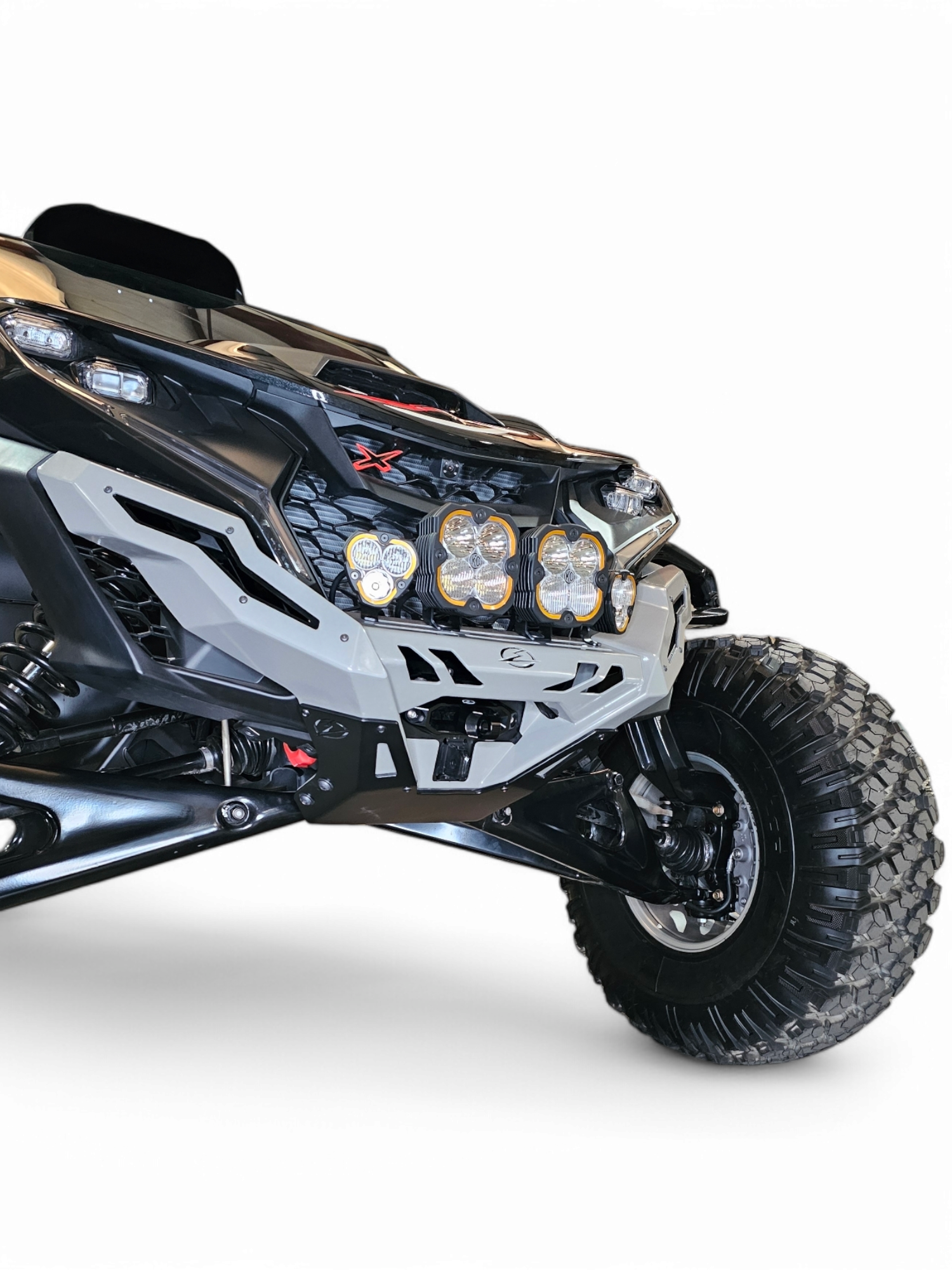 https://cdn.shopify.com/s/files/1/0749/1980/5228/files/Can-am_Maverick_R_Front_winch_bumper_kc.png?v=1739314330