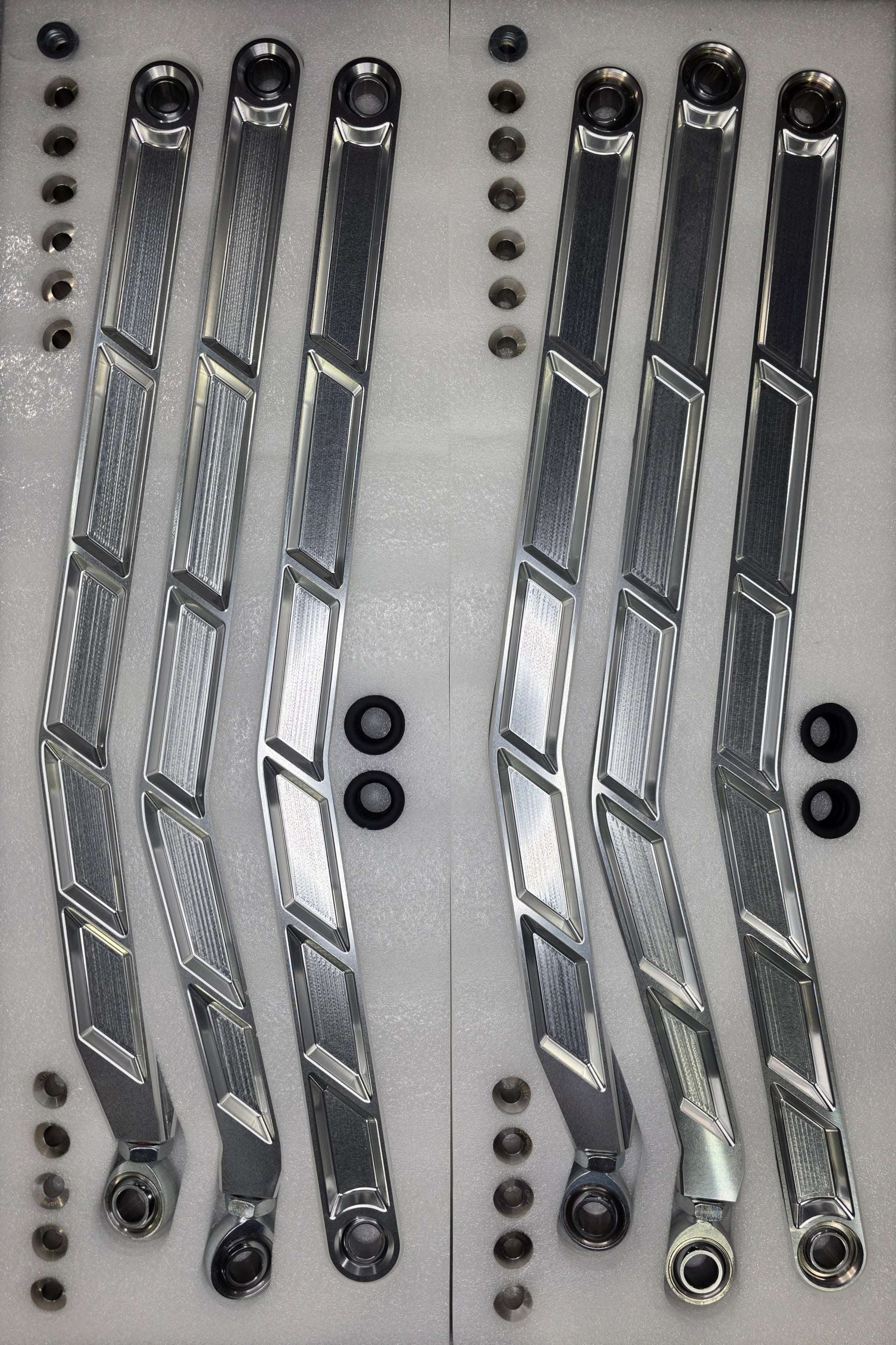 https://cdn.shopify.com/s/files/1/0749/1980/5228/files/Can-am_X3_High_Clearance_Radius_Rods_16_b61cf08d-53a5-4850-8dbb-04500833f111.jpg?v=1775240601