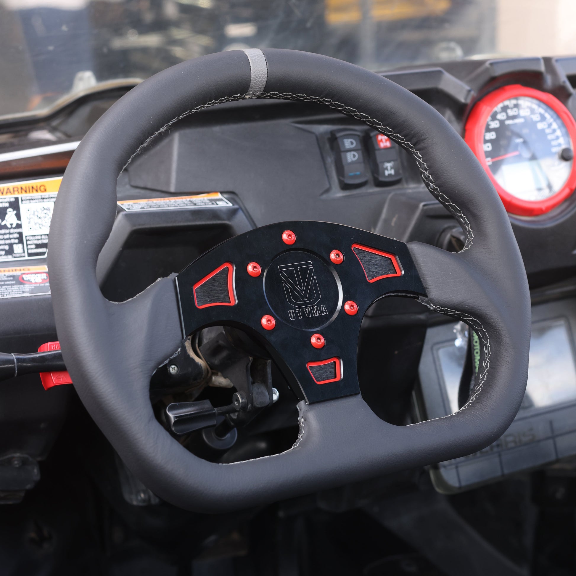 https://cdn.shopify.com/s/files/1/0366/5541/files/D_Shape_steering_Wheel_w_red.jpg?v=1750872845