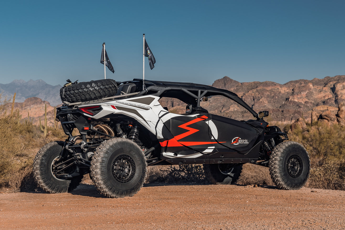 https://cdn.shopify.com/s/files/1/0749/1980/5228/files/Elektricoffroad_2024_Canam_MaverickR_Max-1.jpg?v=1739578646