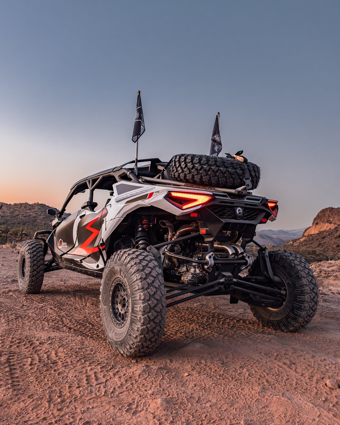 https://cdn.shopify.com/s/files/1/0749/1980/5228/files/Elektricoffroad_2024_Canam_MaverickR_Max-33.jpg?v=1739578648