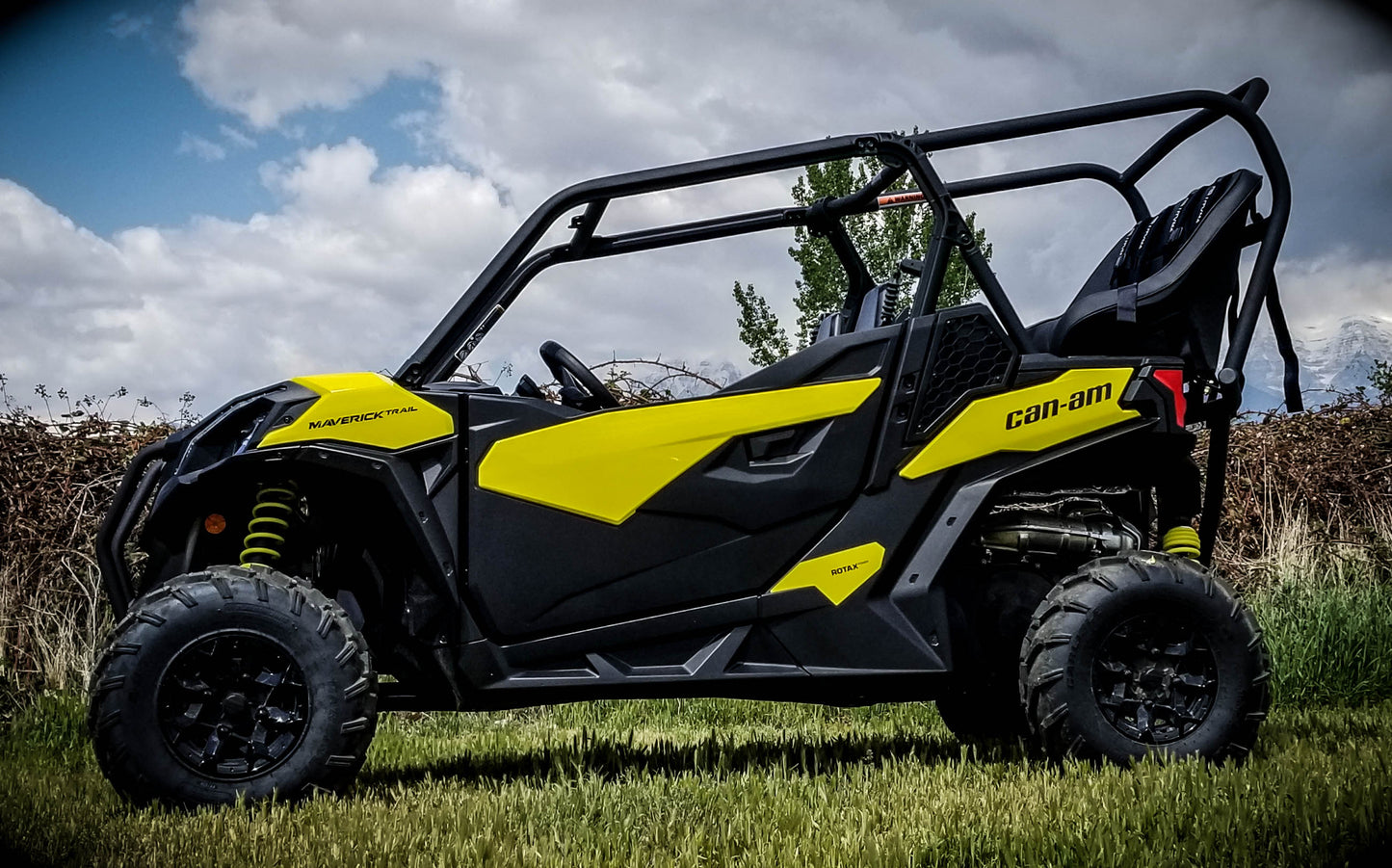 https://cdn.shopify.com/s/files/1/0366/5541/products/Maverick_Trail_Rear_Seat_and_Roll_Cage.jpg?v=1721923273