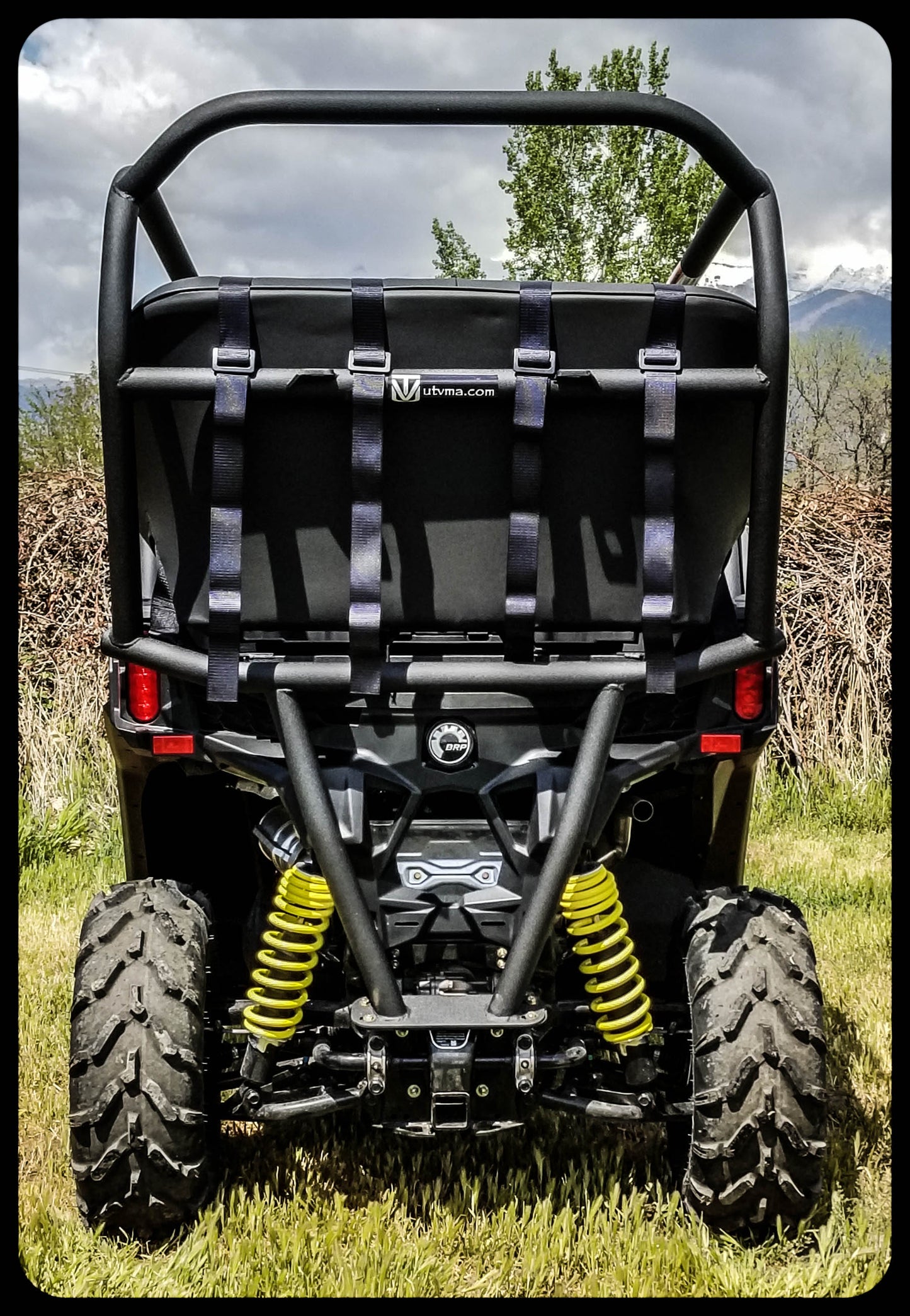https://cdn.shopify.com/s/files/1/0366/5541/products/Maverick_Trail_Rear_Seat_and_Roll_Cage_Back.jpg?v=1721923243