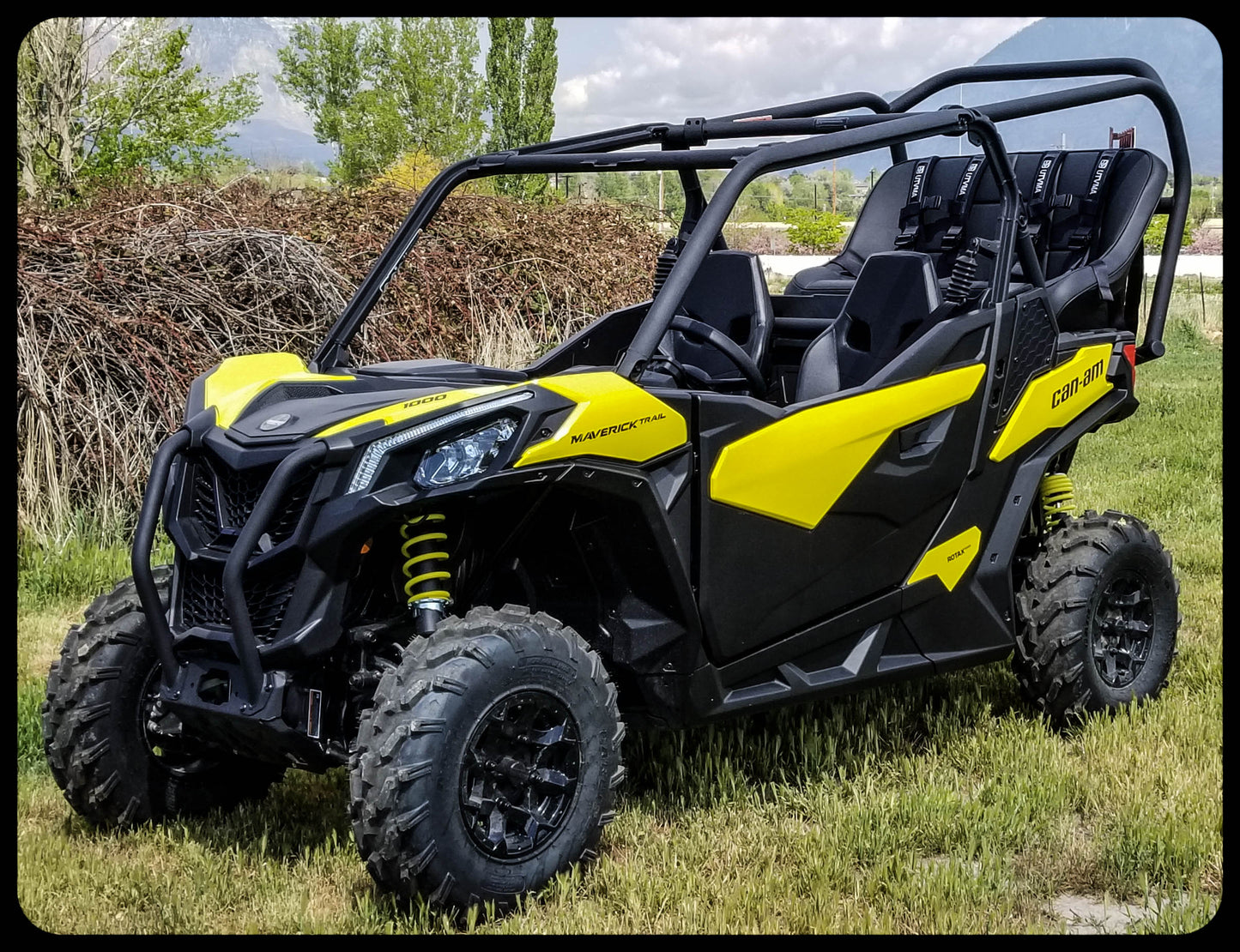 https://cdn.shopify.com/s/files/1/0366/5541/products/Maverick_Trail_Rear_Seat_and_Roll_Cage_Front_Side.jpg?v=1721923273