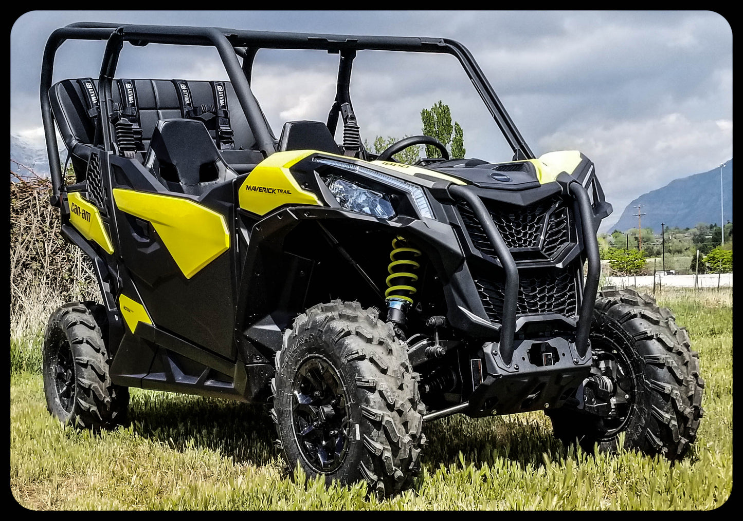 https://cdn.shopify.com/s/files/1/0366/5541/products/Maverick_Trail_Rear_Seat_and_Roll_Cage_Front_Side_250f8f83-15a1-4d86-8e89-a527bfa11473.jpg?v=1721923273