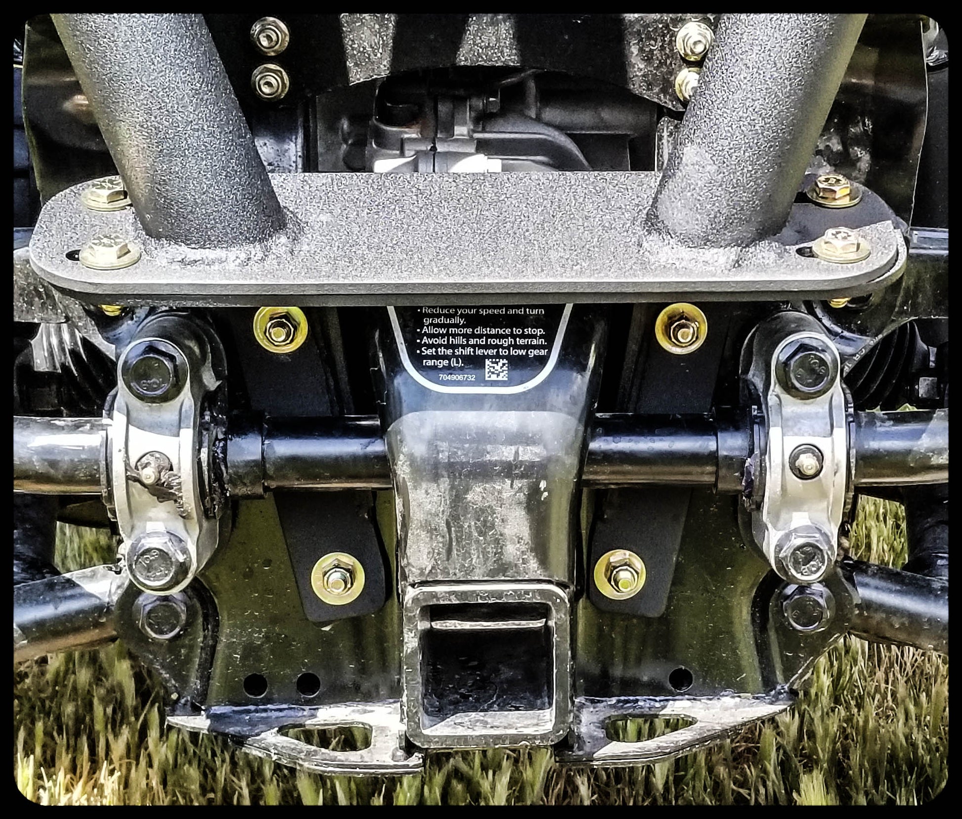 https://cdn.shopify.com/s/files/1/0366/5541/products/Maverick_Trail_Rear_Seat_and_Roll_Cage_Quick_mount_Bracket.jpg?v=1721923243