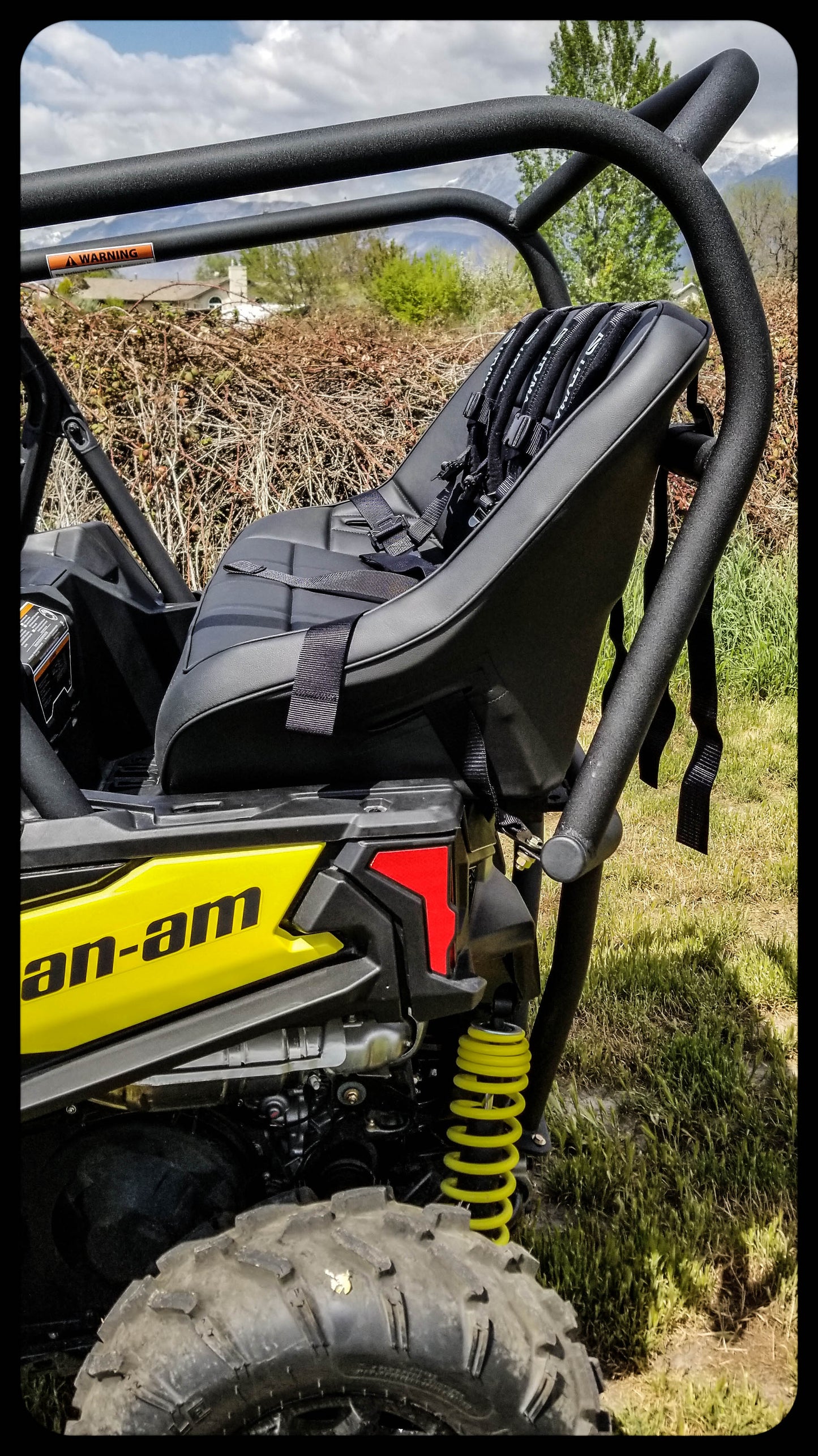 https://cdn.shopify.com/s/files/1/0366/5541/products/Maverick_Trail_Rear_Seat_and_Roll_Cage_Side_only_Foot_-_Leg_Room.jpg?v=1721923273