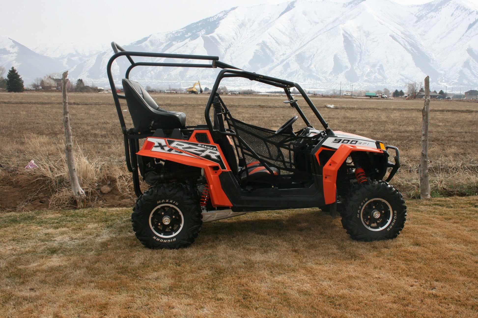 https://cdn.shopify.com/s/files/1/0366/5541/products/RZR_900_Back_Seat_and_Roll_cage_2013_006_acf54d6c-990b-4655-b7f8-d0b1a2c10931.jpg?v=1401916226
