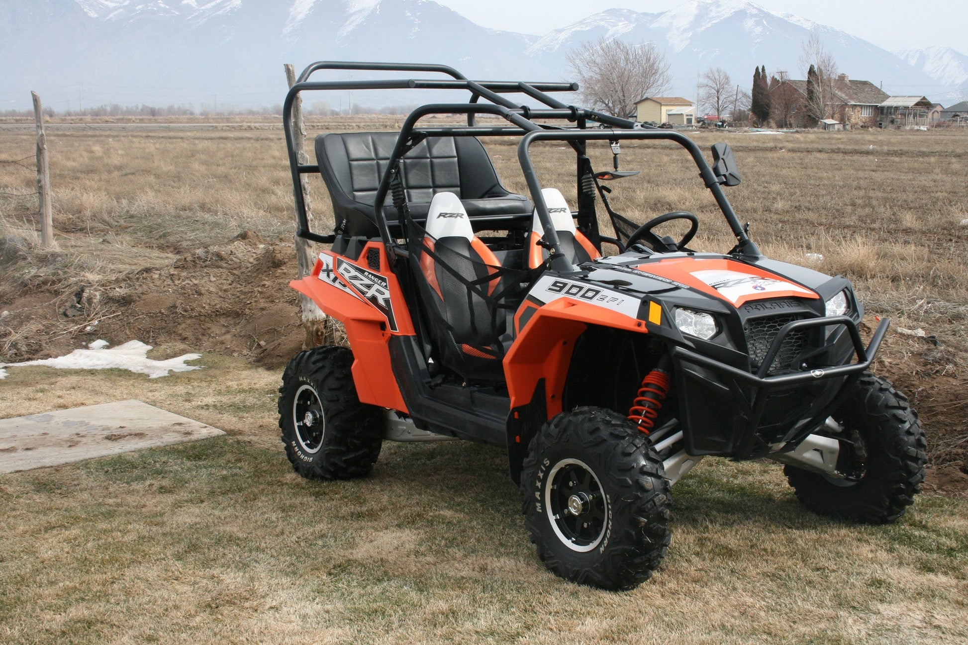 https://cdn.shopify.com/s/files/1/0366/5541/products/RZR_900_Back_Seat_and_Roll_cage_2013_059_0c9687b5-e255-4bc6-9f76-9116b8152491.jpg?v=1401916243
