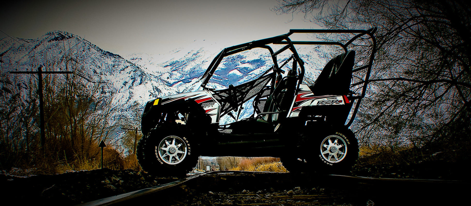 https://cdn.shopify.com/s/files/1/0366/5541/products/RZR_Back_Seat_and_Roll_Cage_Package.jpg?v=1710789642