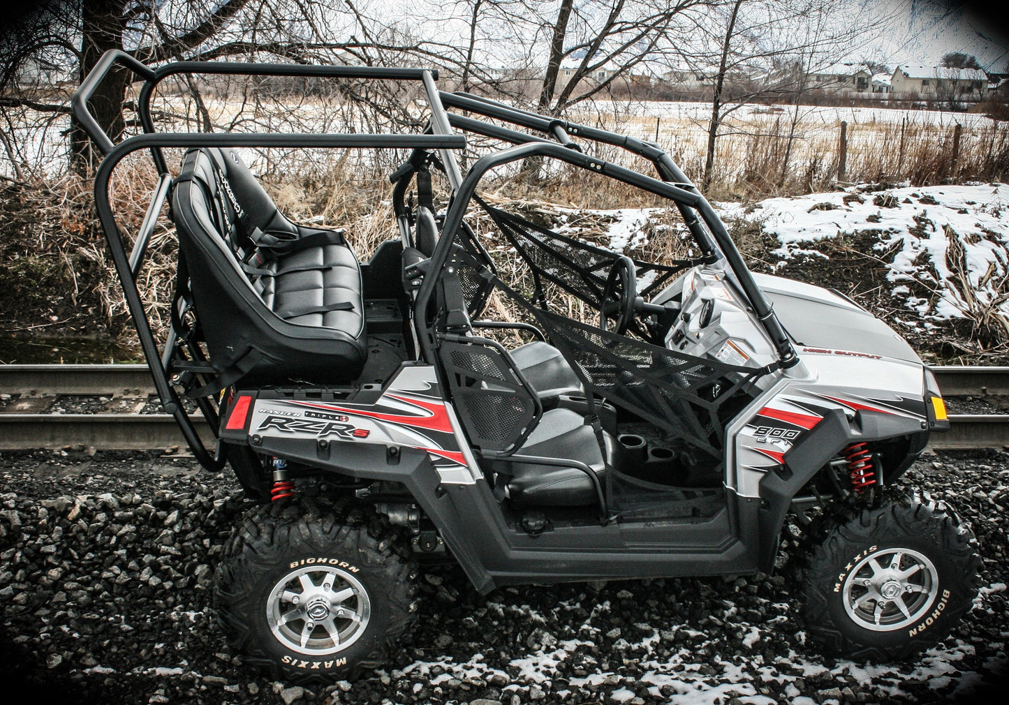 https://cdn.shopify.com/s/files/1/0366/5541/products/RZR_Bar_over_and_Soft_Top_Roof_233.jpg?v=1710789642