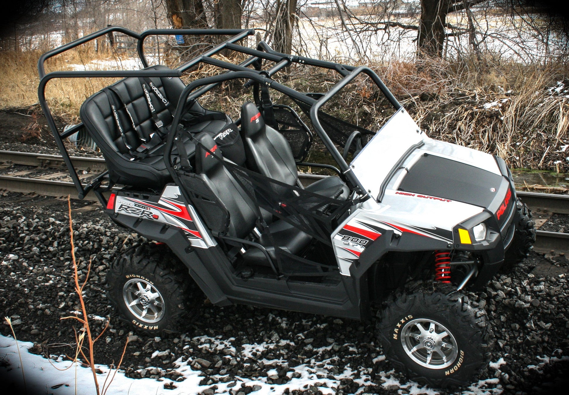 https://cdn.shopify.com/s/files/1/0366/5541/products/RZR_Bar_over_and_Soft_Top_Roof_248.jpg?v=1710789655