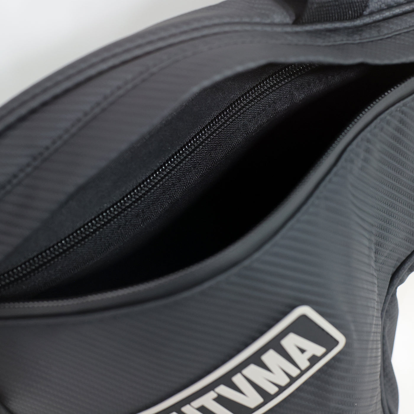 https://cdn.shopify.com/s/files/1/0366/5541/files/TRUSSBAGINTERIOR.jpg?v=1747164774