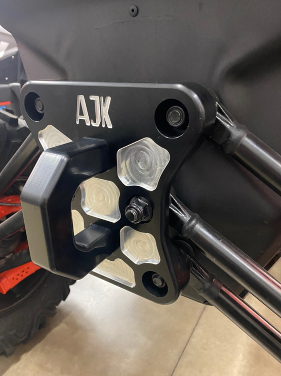 https://cdn.shopify.com/s/files/1/0682/5603/9143/products/X3-Billet-Radius-rod-plate10.png?v=1754672724