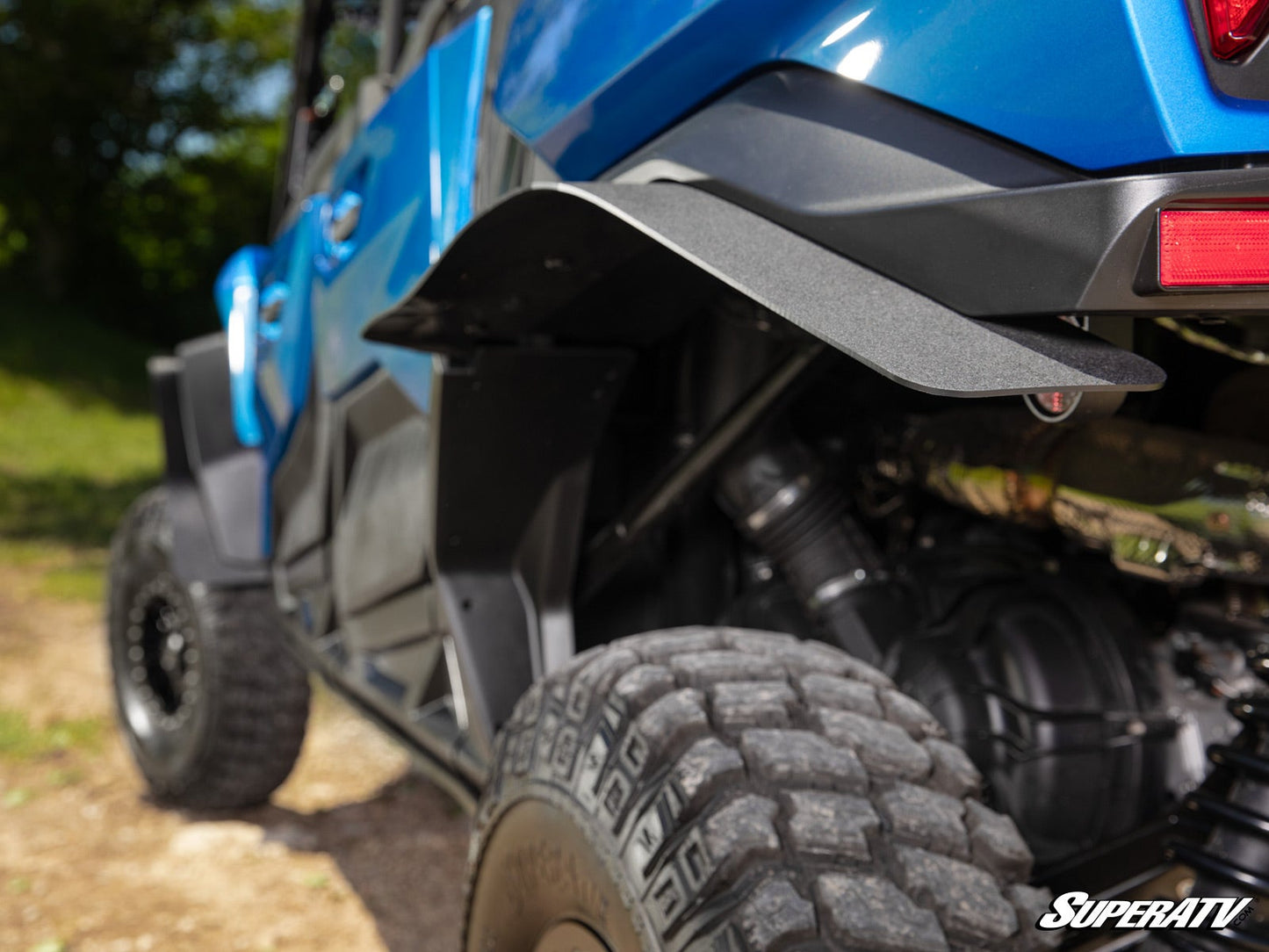 https://media.superatv.com/media/catalog/product/c/a/cam-am-commander_max_fender_flares_7.jpg?optimize=high&fit=bounds&height=&width=3840&quality=85&auto=webp&format=pjpg