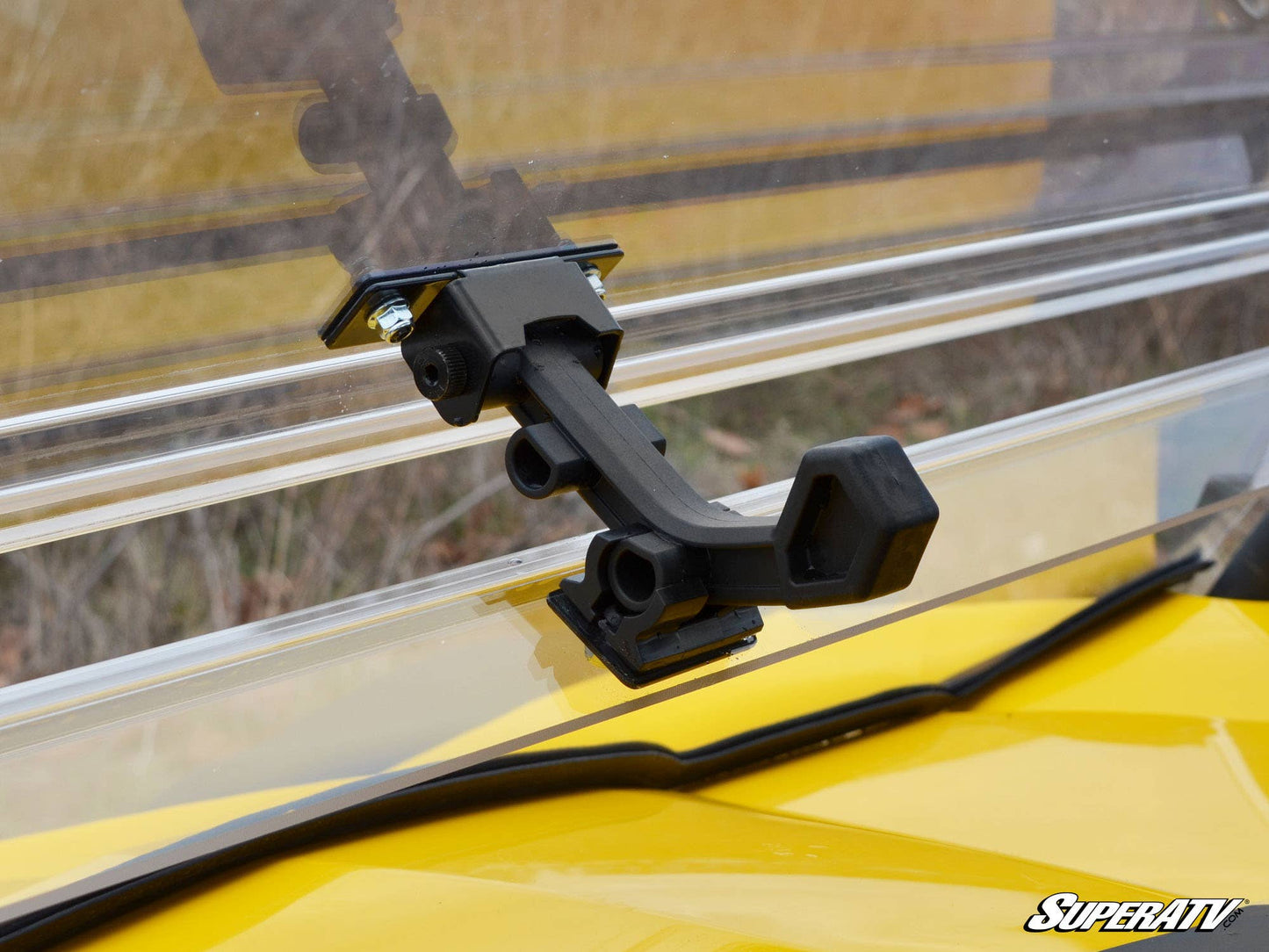 https://media.superatv.com/media/catalog/product/c/a/can-am-commander-scratch-resistant-flip-windshield-06.jpg