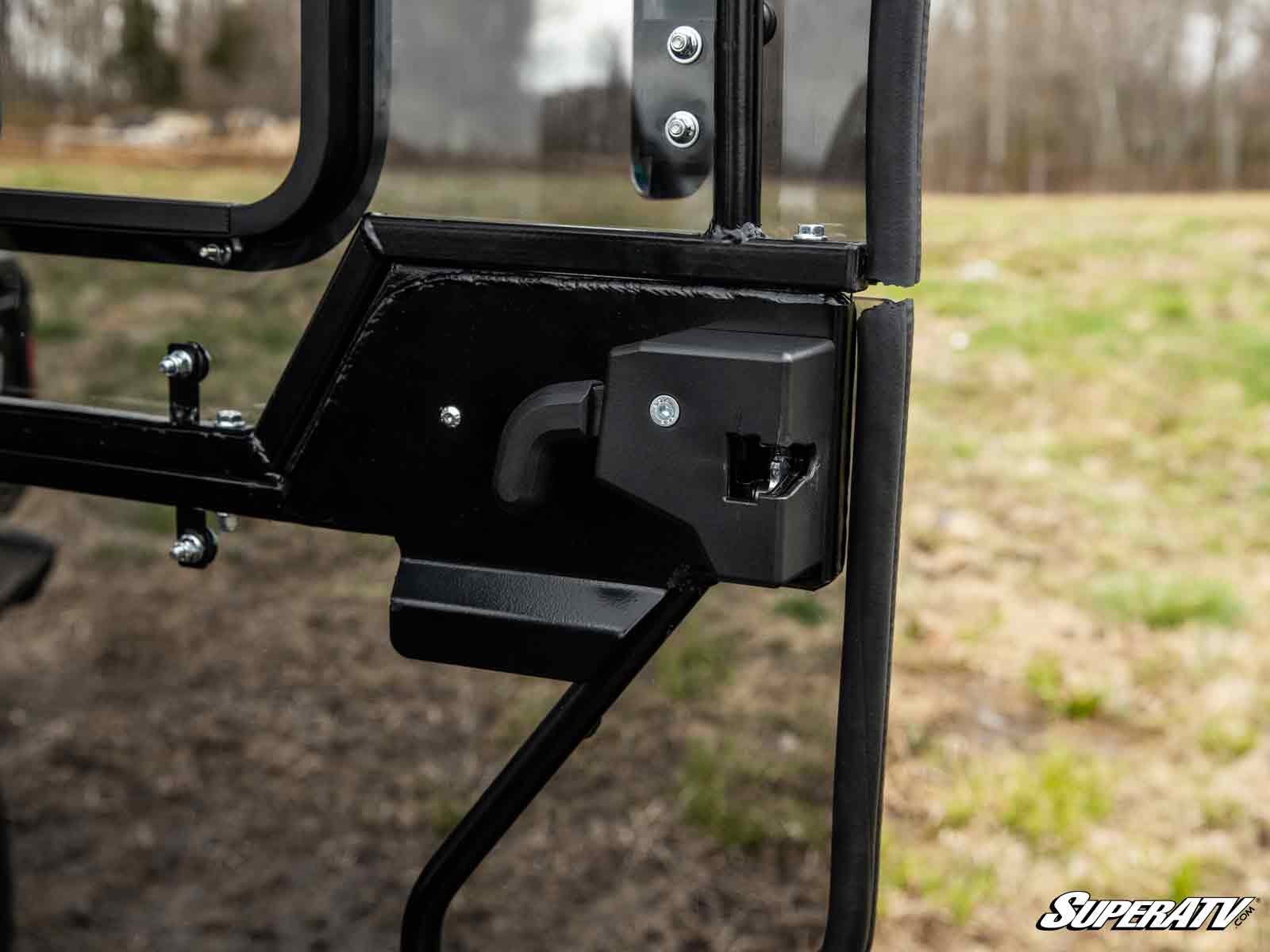 https://media.superatv.com/media/catalog/product/c/a/can-am-defender-full-doors_6_1.jpg?optimize=high&fit=bounds&height=&width=3840&quality=85&auto=webp&format=pjpg