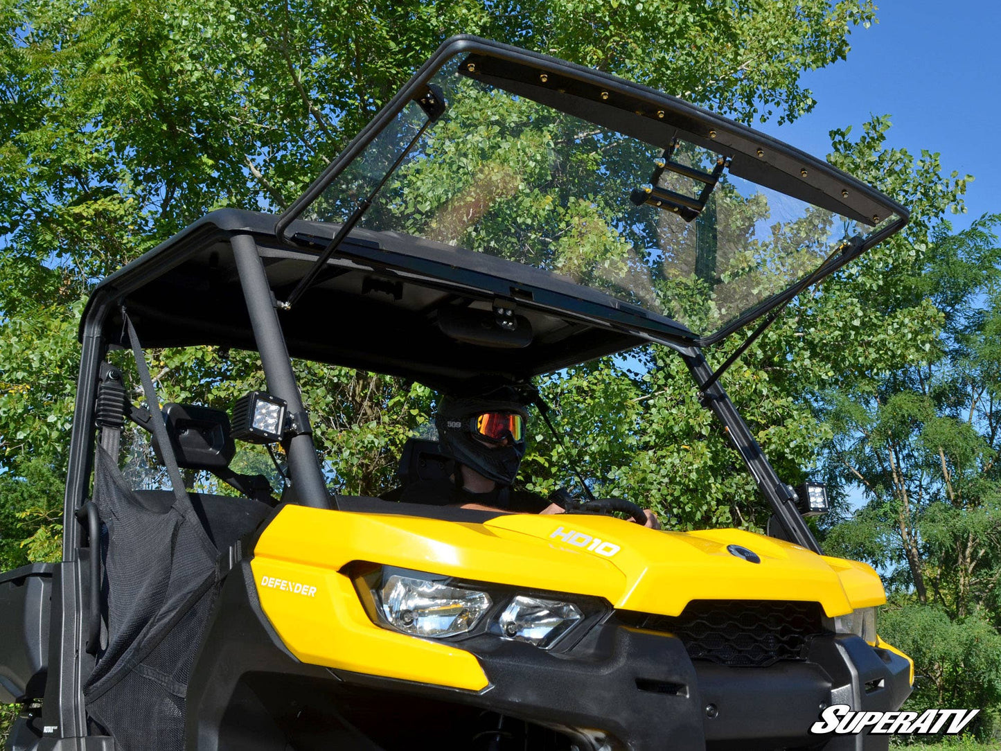 https://media.superatv.com/media/catalog/product/c/a/can-am-defender-scratch-resistant-flip-windshield-02.jpg