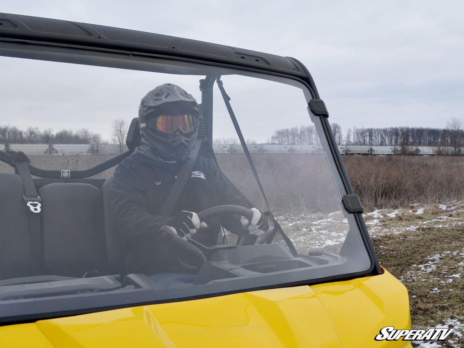 https://media.superatv.com/media/catalog/product/c/a/can-am-defender-scratch-resistant-full-windshield-03.jpg