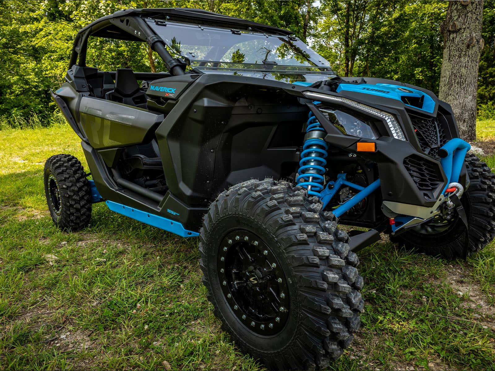 https://media.superatv.com/media/catalog/product/c/a/can-am-maverick-x3-3-lift-kit-2b_1.jpg