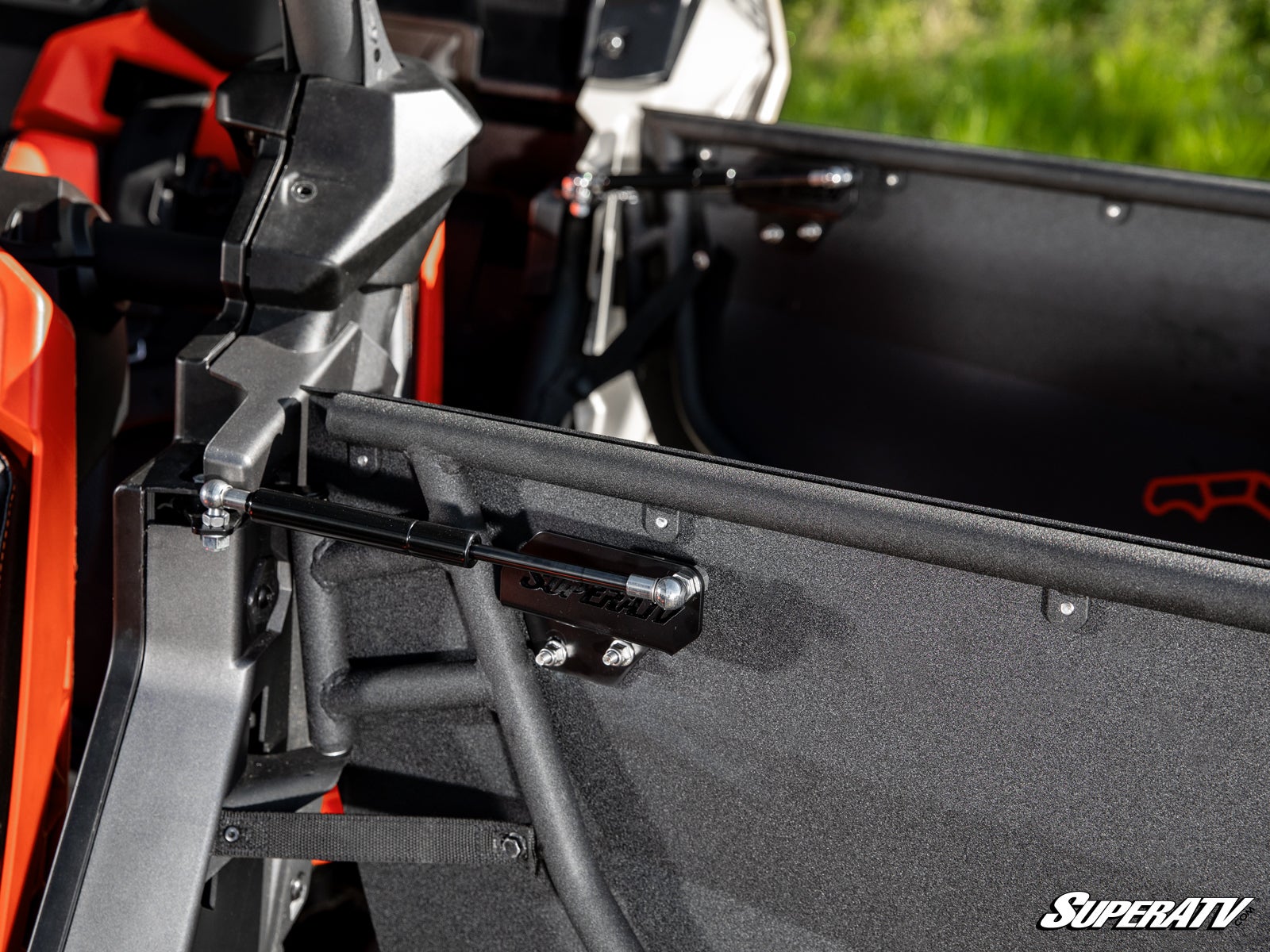 https://media.superatv.com/media/catalog/product/c/a/can-am-maverick-x3-door-opening-gas-strut-kit_06.jpg?optimize=high&fit=bounds&height=&width=3840&quality=85&auto=webp&format=pjpg
