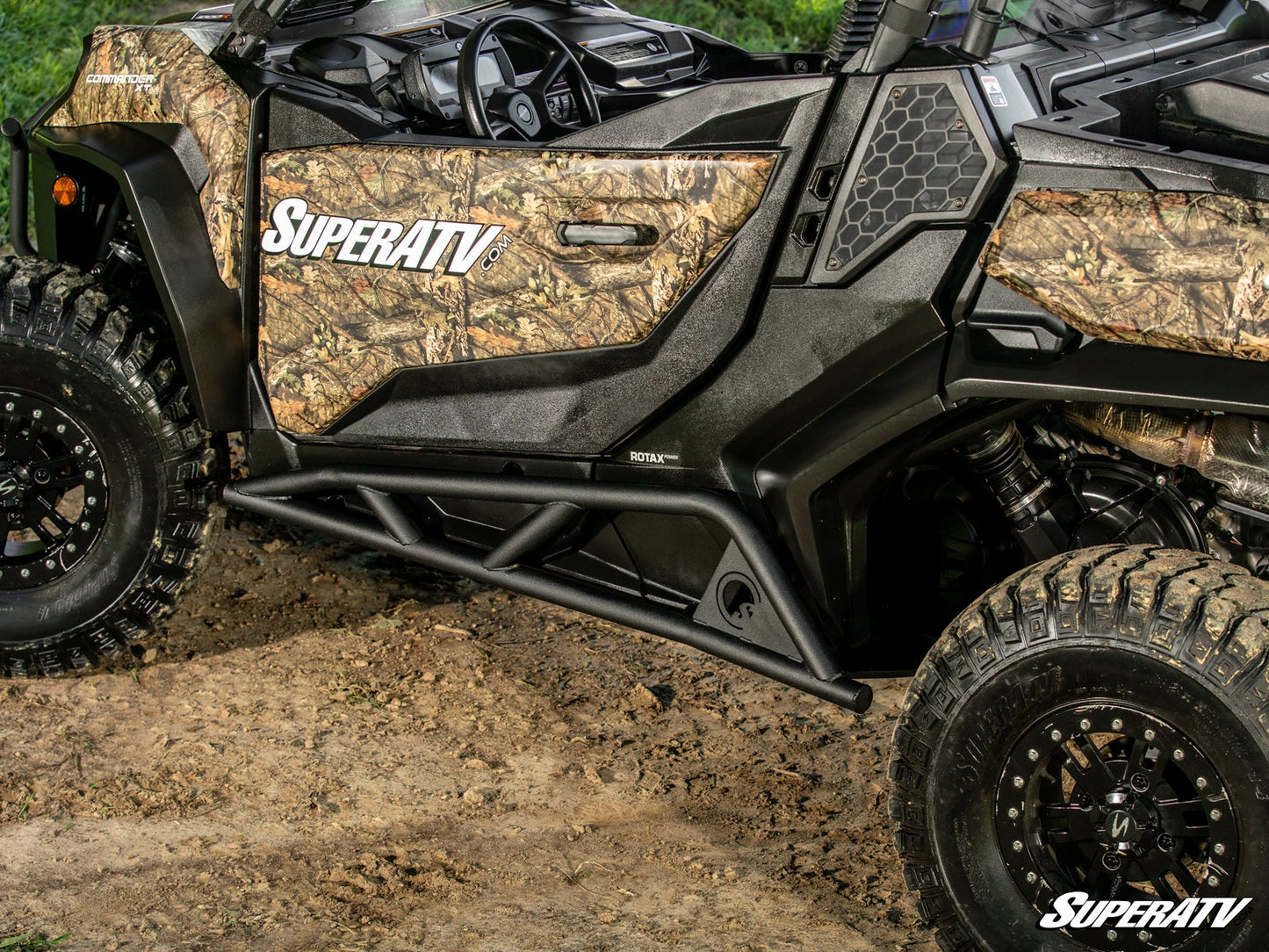 https://media.superatv.com/media/catalog/product/c/a/can-am_commander_1000_nerf_bars_07.jpg?optimize=high&fit=bounds&height=&width=3840&quality=85&auto=webp&format=pjpg