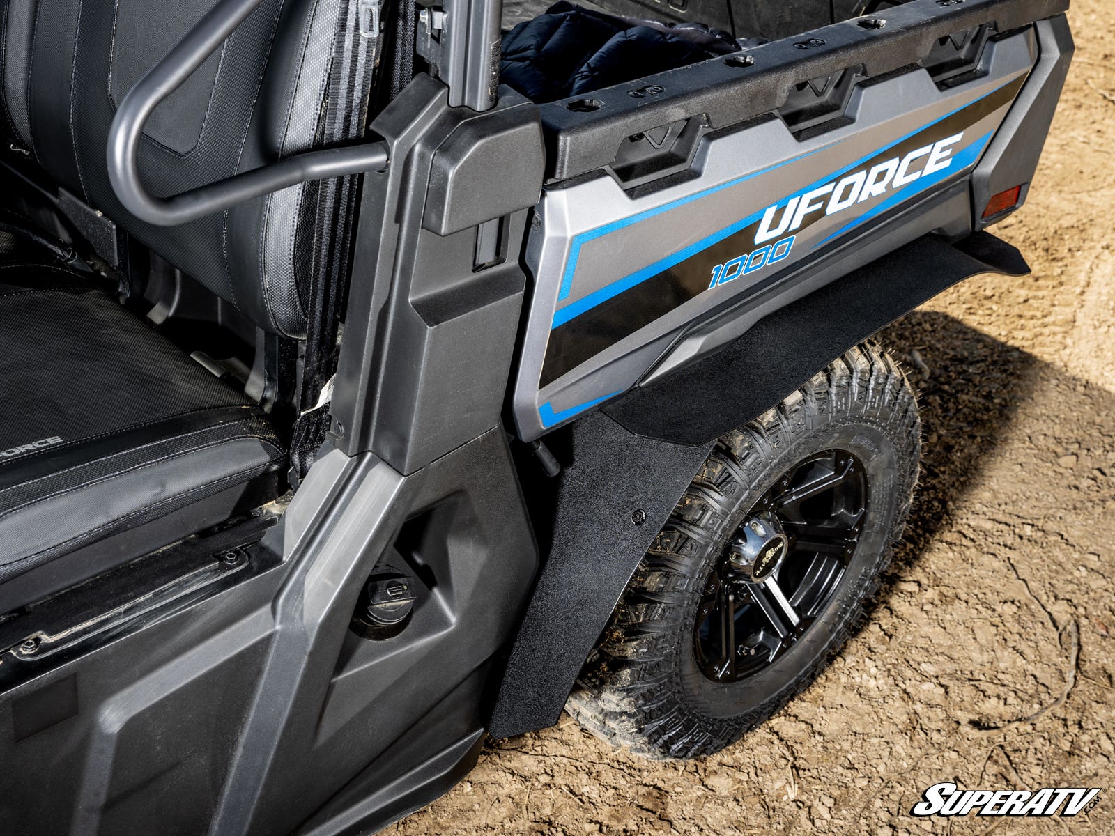 https://media.superatv.com/media/catalog/product/c/f/cf-moto-uforce-1000-flat-fender-flares_10.jpg