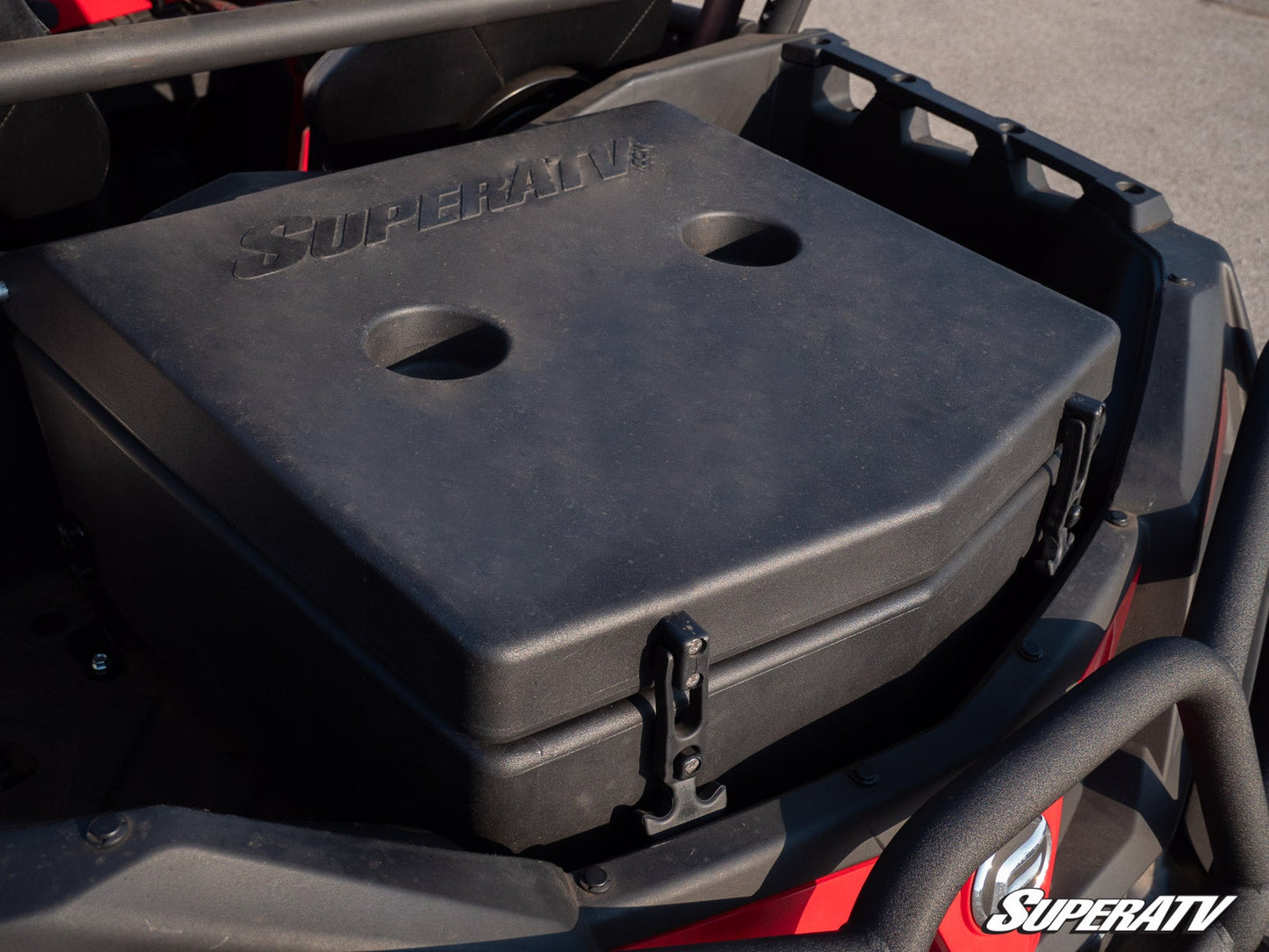 https://media.superatv.com/media/catalog/product/c/f/cf-moto_zf800ex_rear_cargo_box-5.jpg?optimize=high&fit=bounds&height=&width=3840&quality=85&auto=webp&format=pjpg