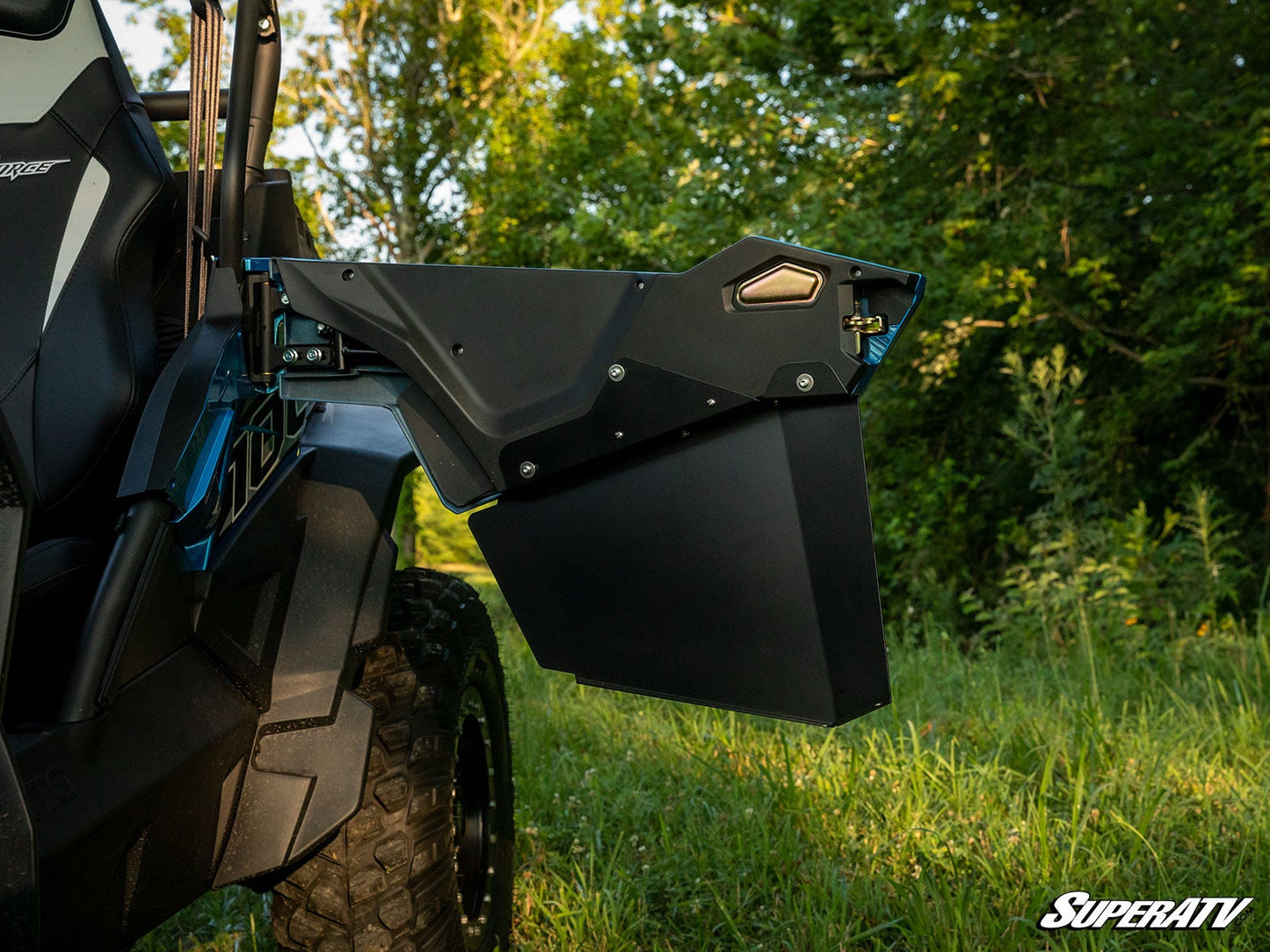 https://media.superatv.com/media/catalog/product/c/f/cf_moto_zf1000_lower_aluminum_doors_5.jpg?optimize=high&fit=bounds&height=&width=3840&quality=85&auto=webp&format=pjpg