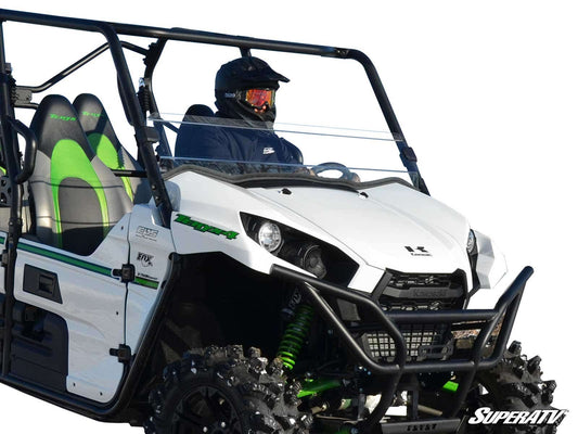 https://media.superatv.com/media/catalog/product/k/a/kawasaki-teryx-4-750-800-scratch-resistant-half-windshield-01_1_3.jpg