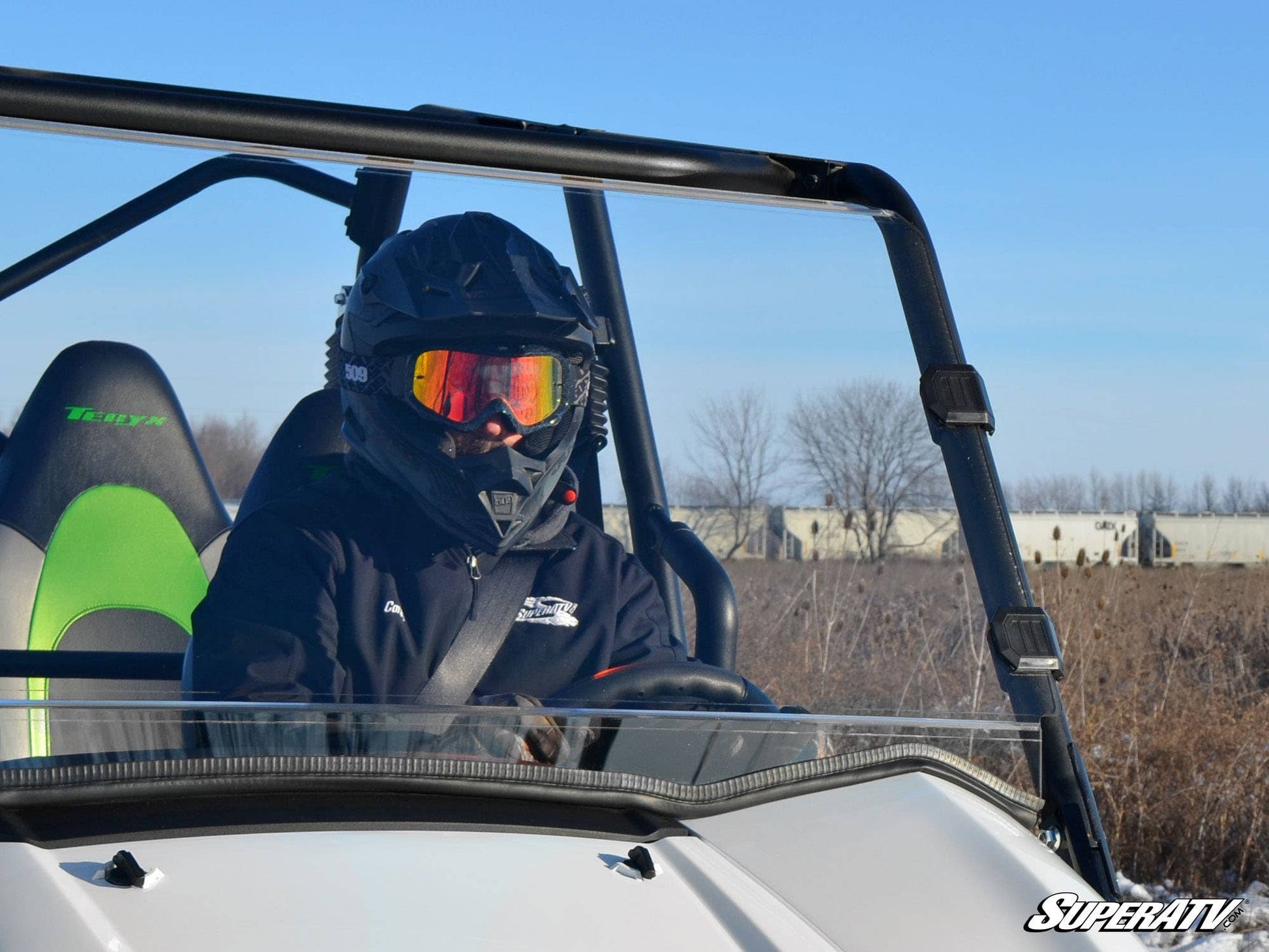 https://media.superatv.com/media/catalog/product/k/a/kawasaki-teryx-750-800-scratch-resistant-full-windshield-06.jpg