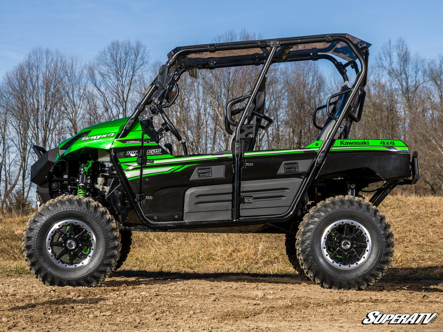 https://media.superatv.com/media/catalog/product/k/a/kawasaki-teryx4-6-lift-kit-green_07_1.jpg?optimize=high&fit=bounds&height=&width=3840&quality=85&auto=webp&format=pjpg
