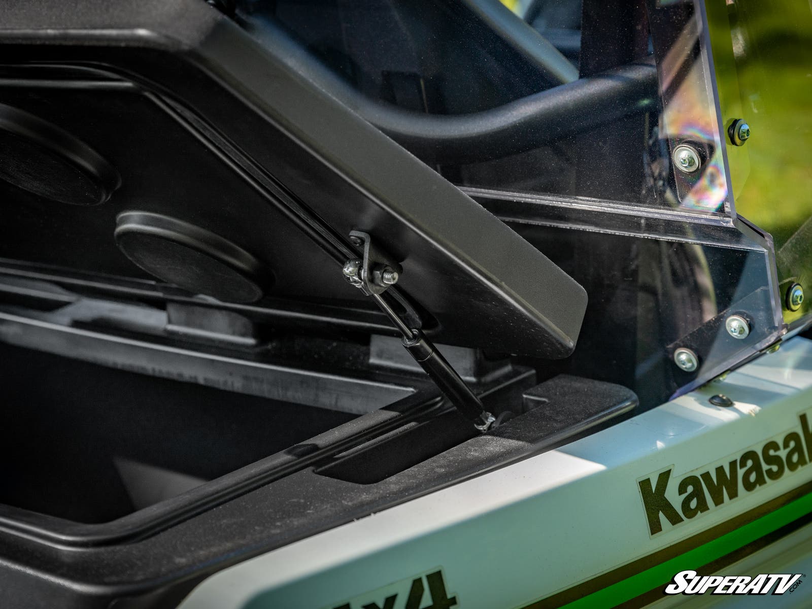 https://media.superatv.com/media/catalog/product/k/a/kawasaki-teryx4-rear-cargo-box-7a_1.jpg