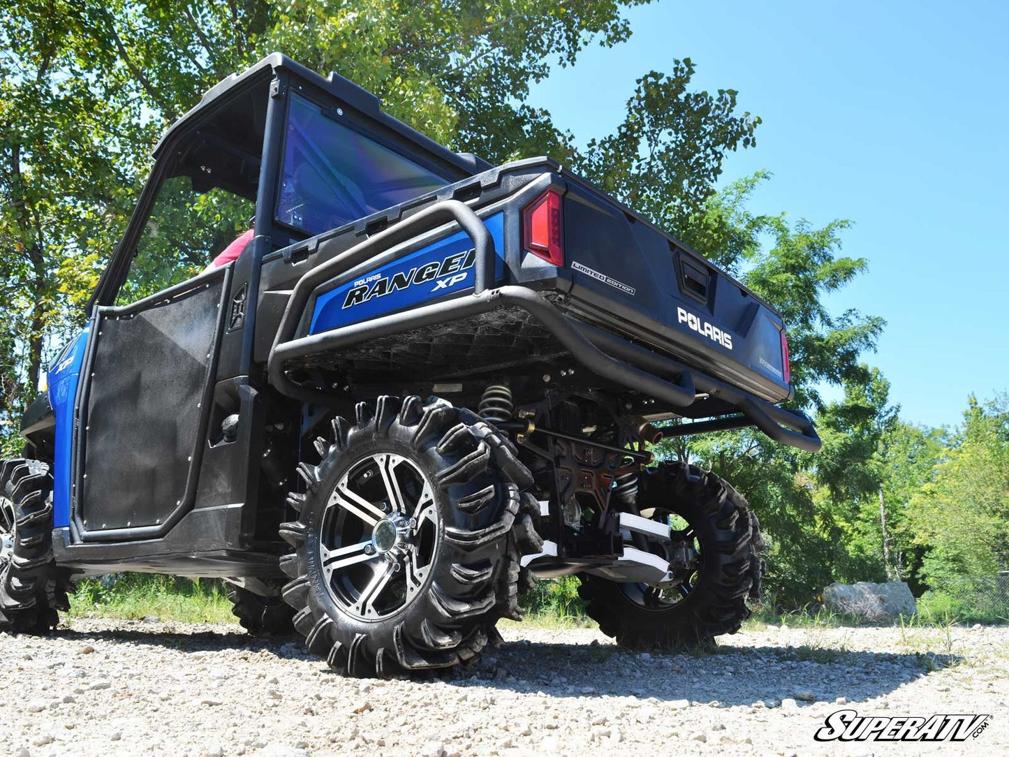 https://media.superatv.com/media/catalog/product/p/o/polaris-ranger-xp-crew-rear-extreme-bumper-with-side-bed-guards-04.jpg?optimize=high&fit=bounds&height=&width=3840&quality=85&auto=webp&format=pjpg