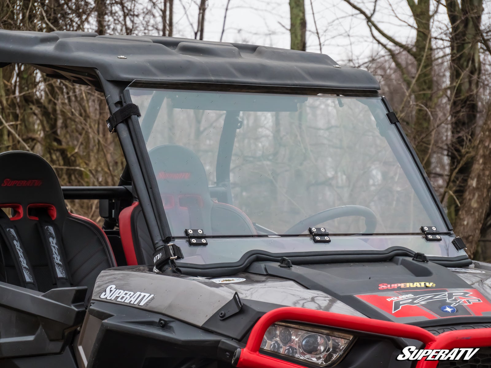 https://media.superatv.com/media/catalog/product/p/o/polaris-rzr-1000-flip-down-windshield-01_1_4.jpg?optimize=high&fit=bounds&height=&width=3840&quality=85&auto=webp&format=pjpg