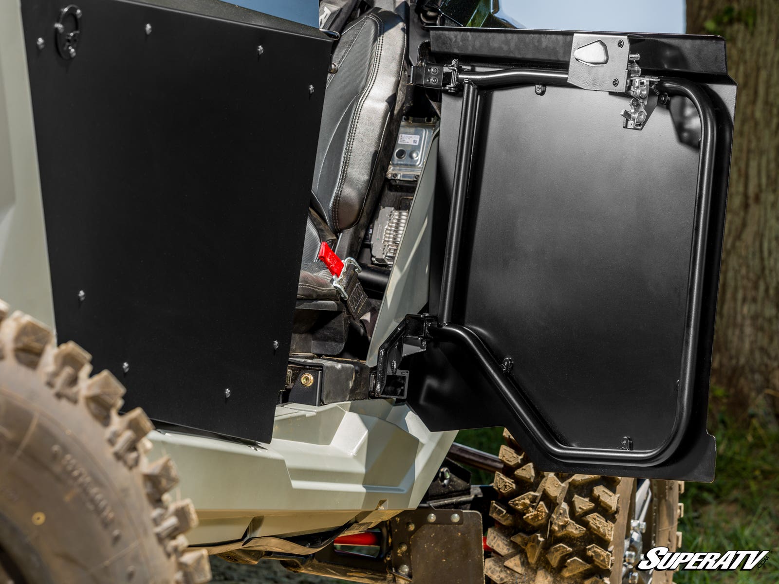 https://media.superatv.com/media/catalog/product/p/o/polaris-rzr-pro-r-4-aluminum-half-door_08_1_1.jpg
