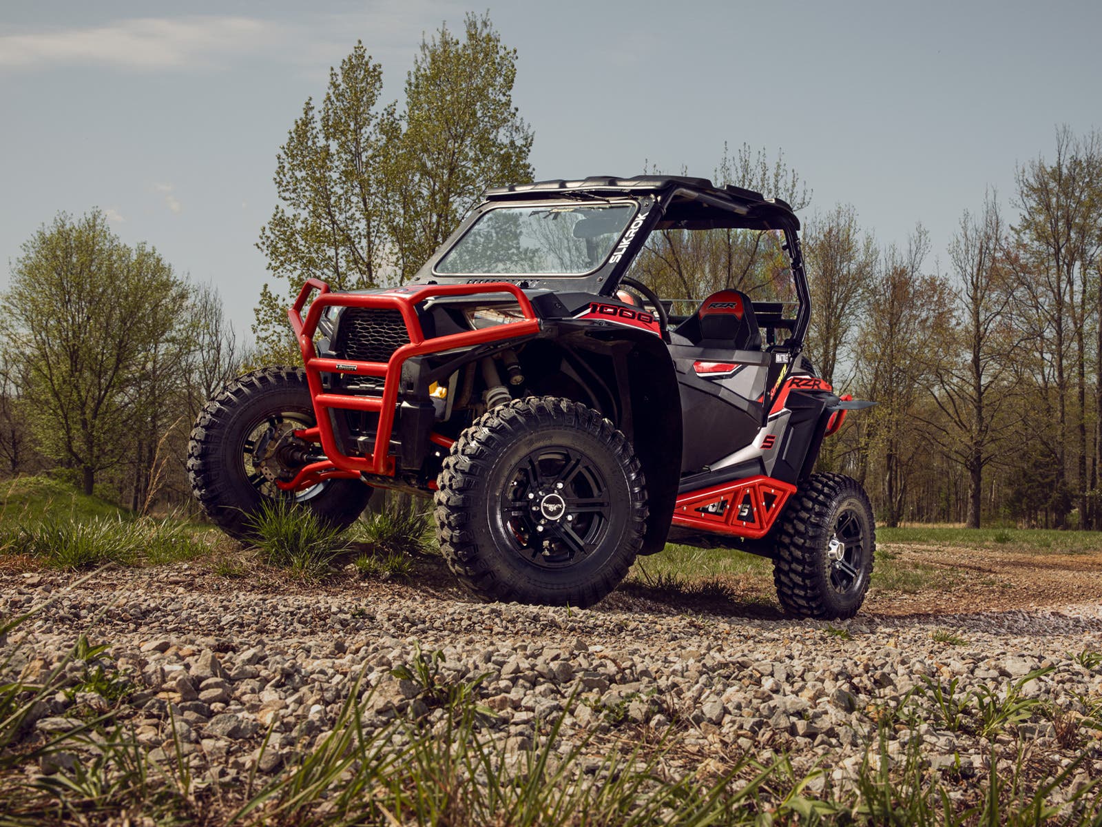 https://media.superatv.com/media/catalog/product/p/o/polaris_rzr_1000_s_heavy_duty_rock_sliders_red_3_8.jpg