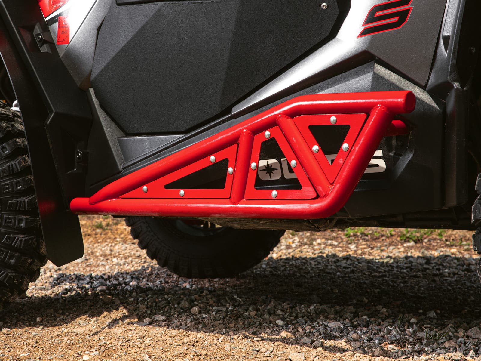 https://media.superatv.com/media/catalog/product/p/o/polaris_rzr_1000_s_heavy_duty_rock_sliders_red_5_2.jpg