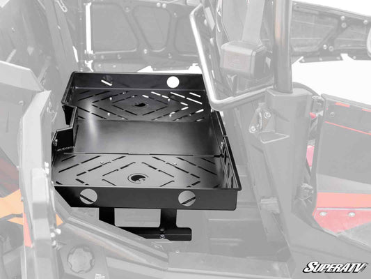 https://media.superatv.com/media/catalog/product/p/o/polaris_rzr_1k_4_rear_seat_delete_seat_mounted_cargo_kit_1_1.jpg?optimize=high&fit=bounds&height=&width=3840&quality=85&auto=webp&format=pjpg